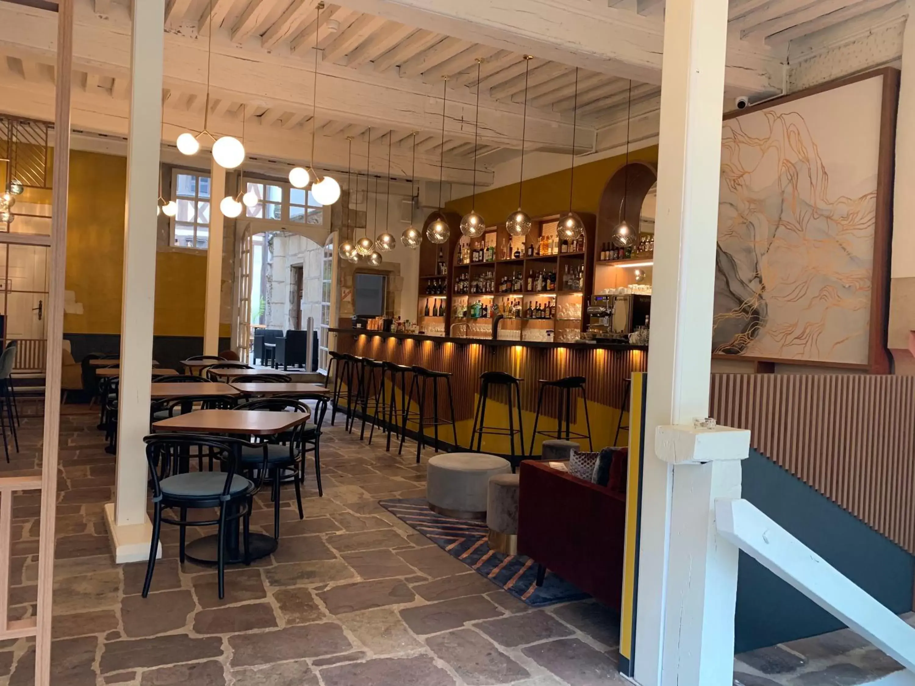 Restaurant/places to eat in Maison Philippe Le Bon, Les Collectionneurs