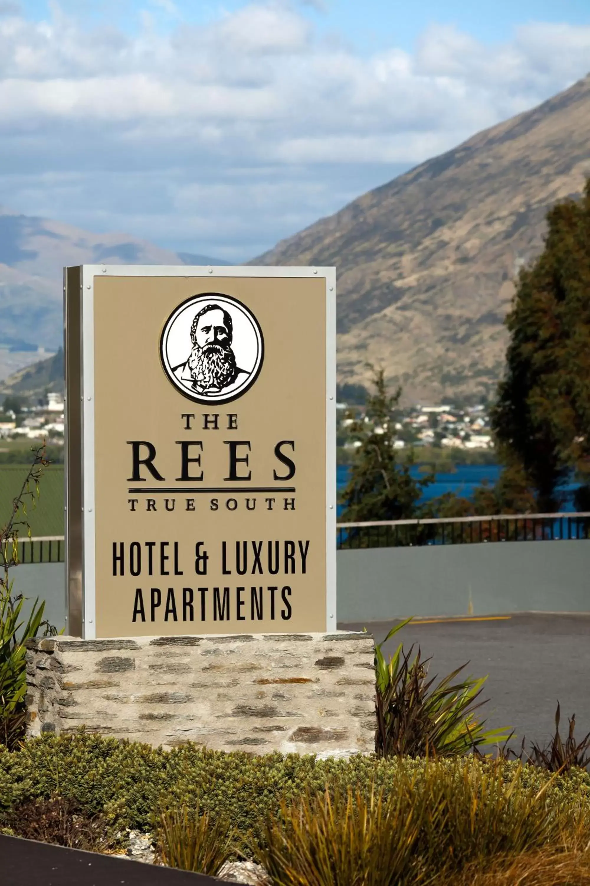 Facade/entrance in The Rees Hotel & Luxury Apartments