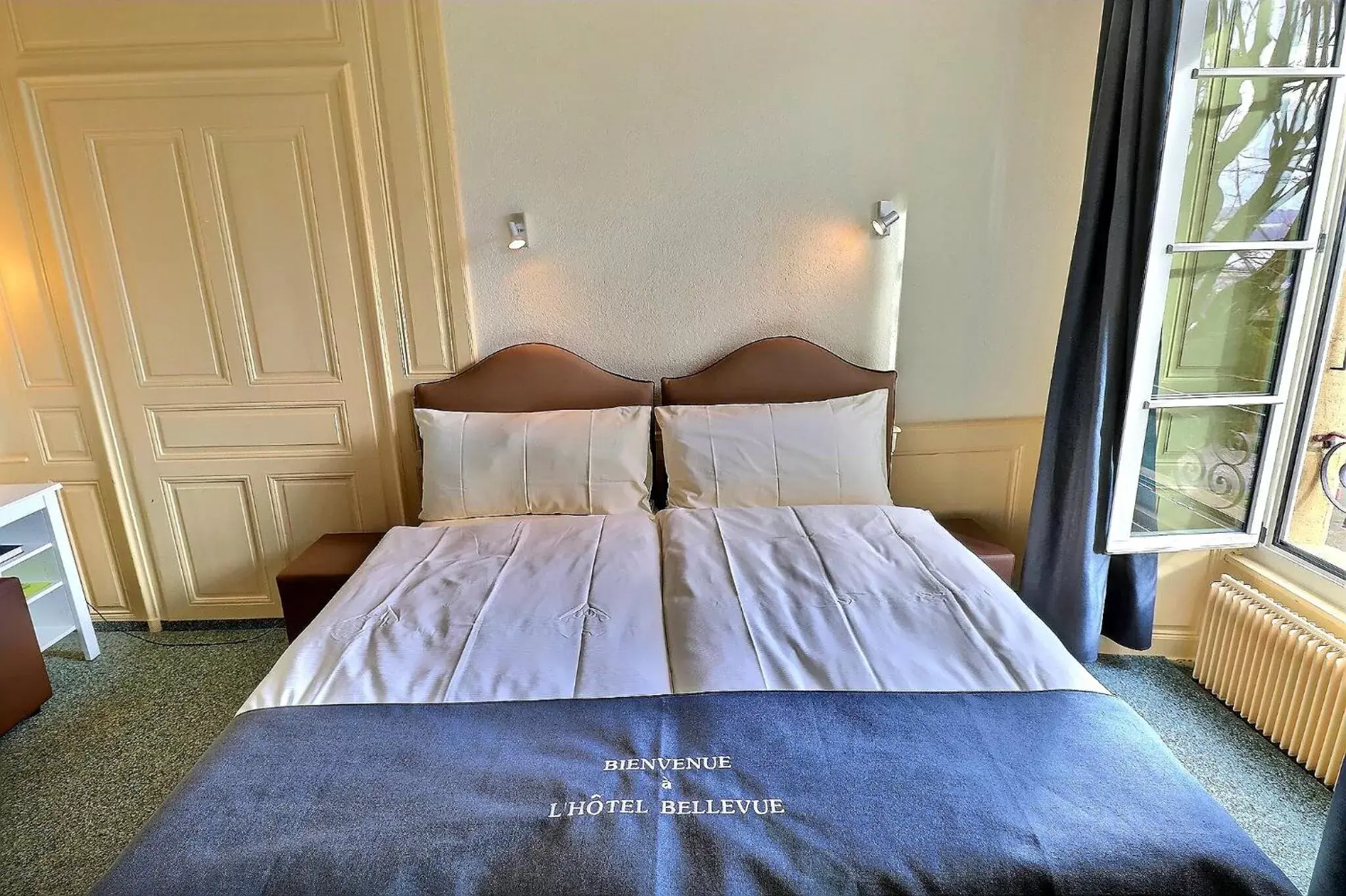 Bedroom, Bed in Hôtel Restaurant Bellevue