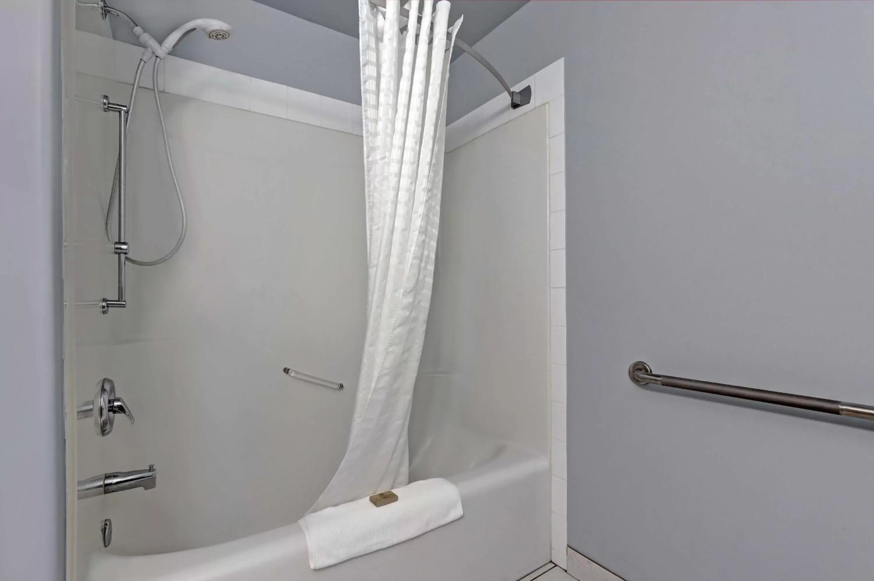 Shower, Bathroom in SureStay Plus Hotel by Best Western Drumheller