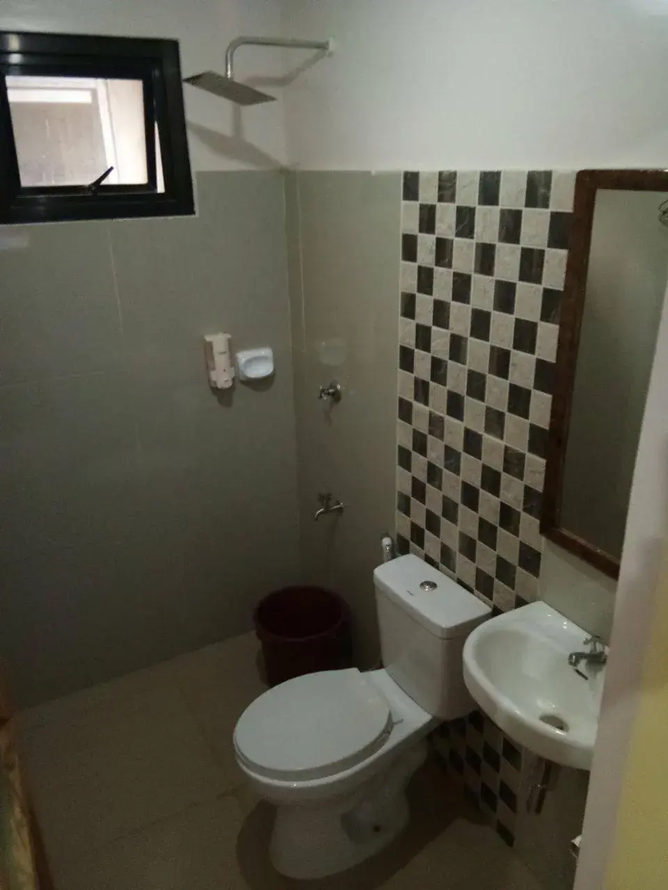 Bathroom in Mayon Lodging House