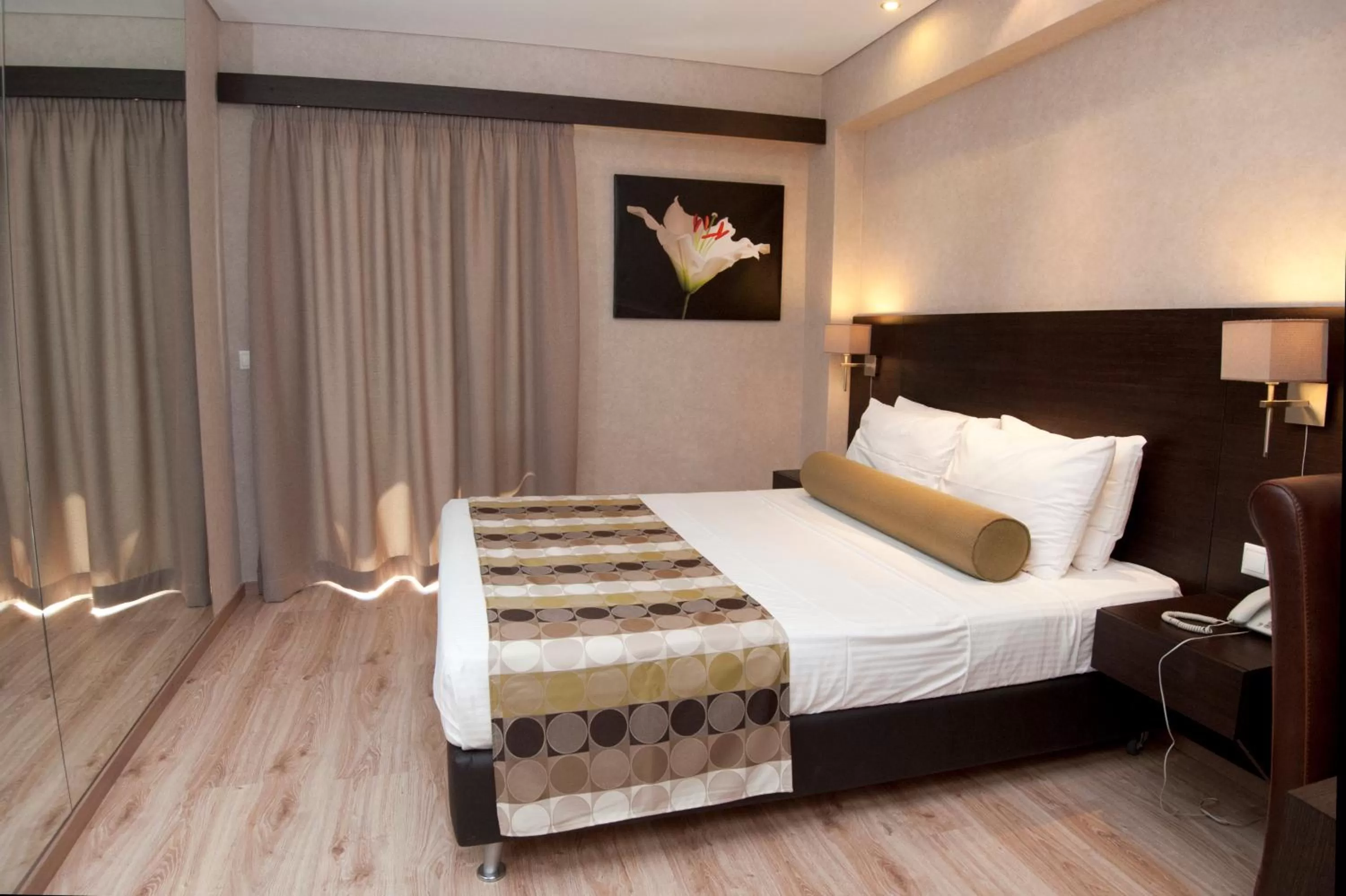 Bed in Nefeli Hotel Alimos