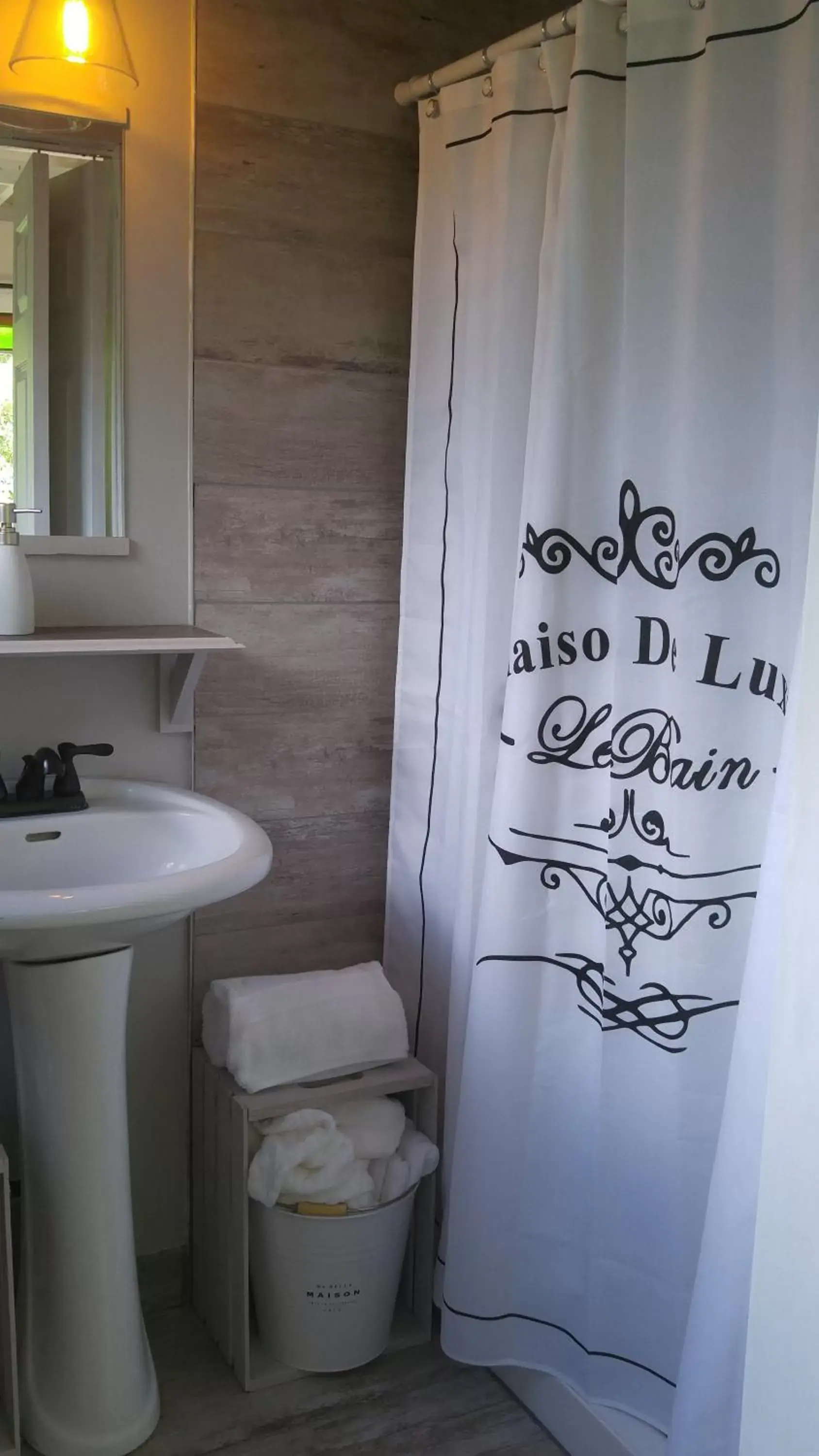 Decorative detail, Bathroom in Domaine de la Baie, Les Suites