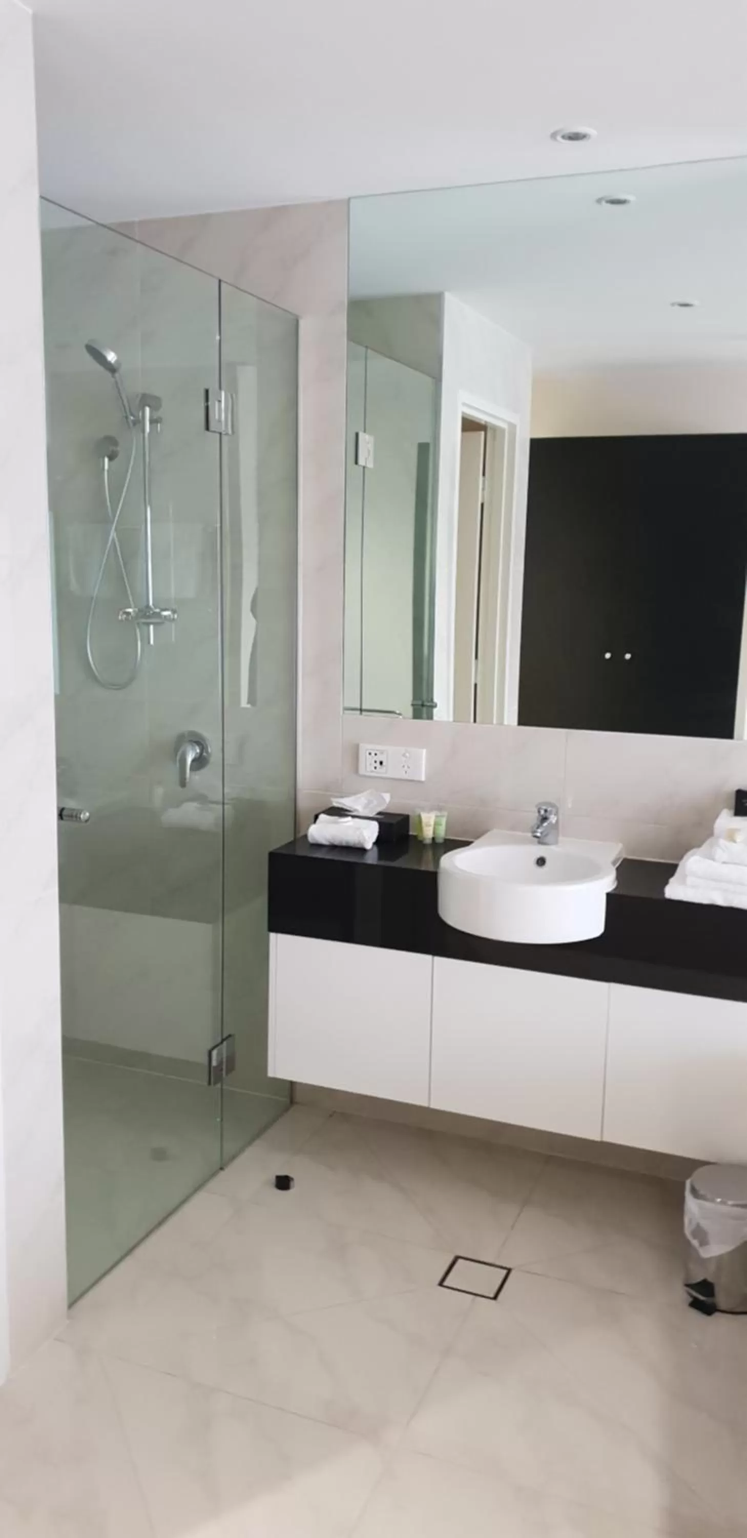 Bathroom in Hogans Motel