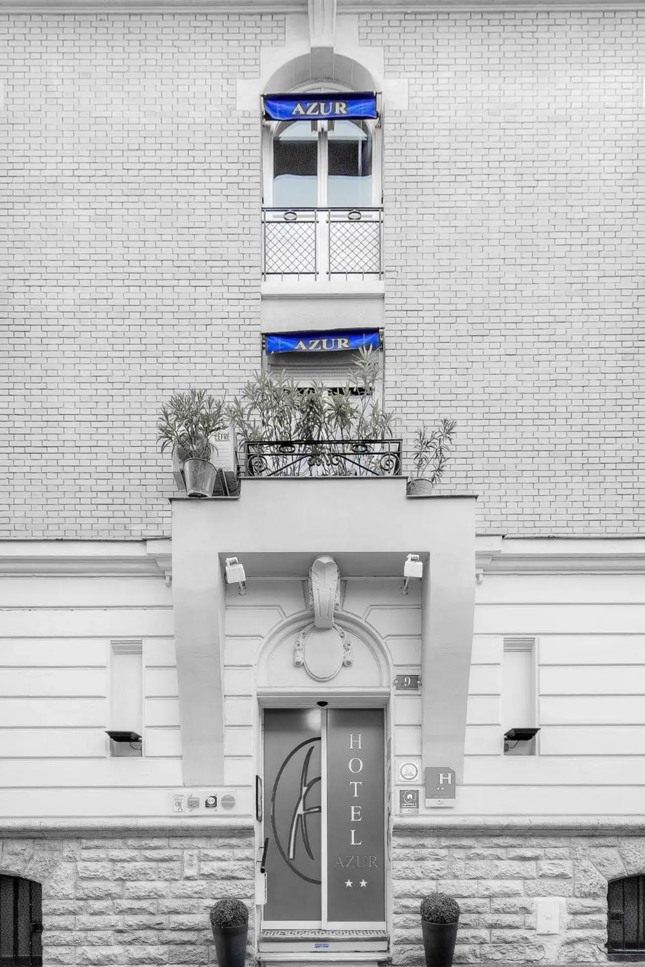 Facade/entrance in Hôtel Azur