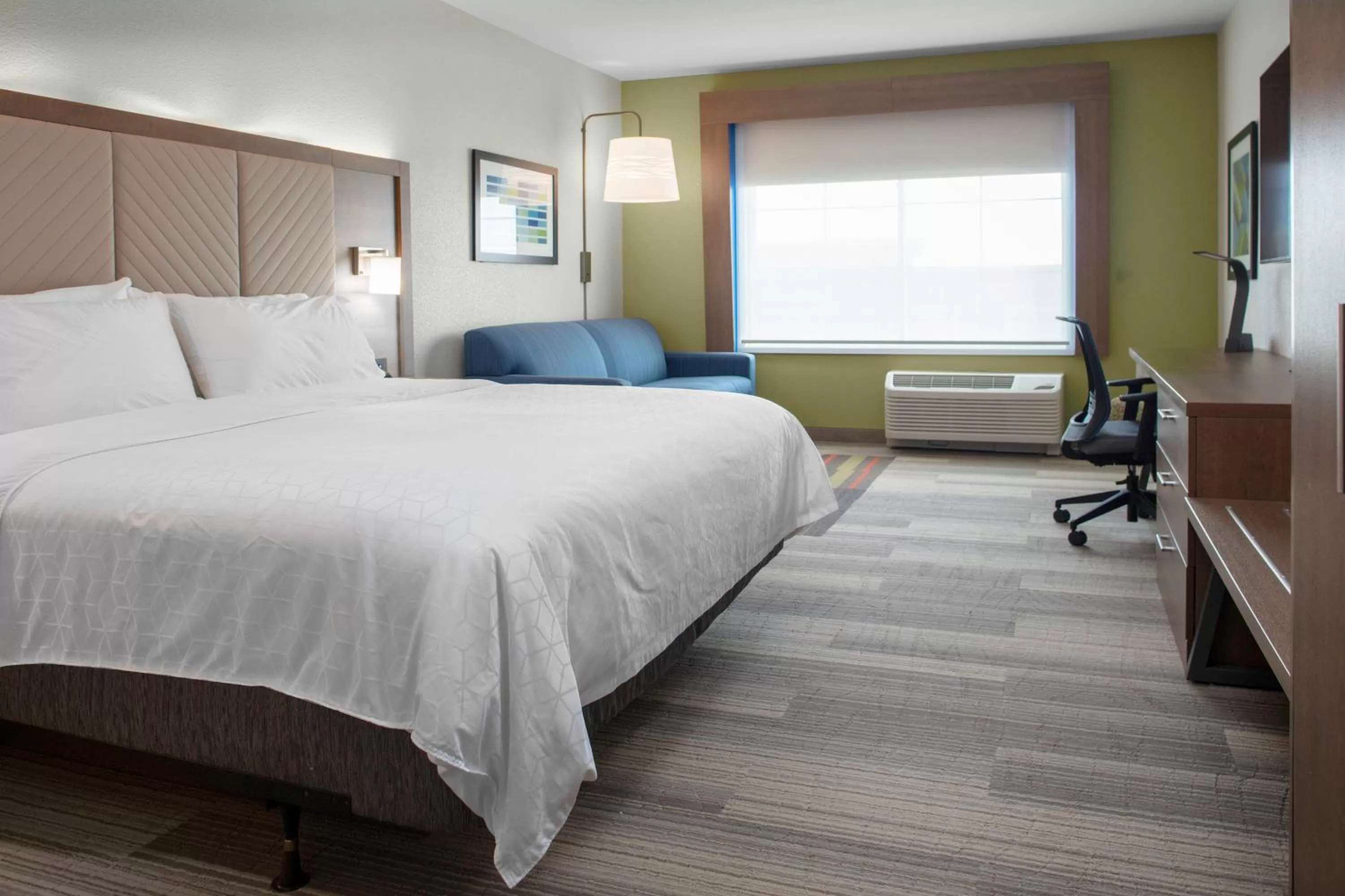 Photo of the whole room, Bed in Holiday Inn Express - Wells-Ogunquit-Kennebunk by IHG