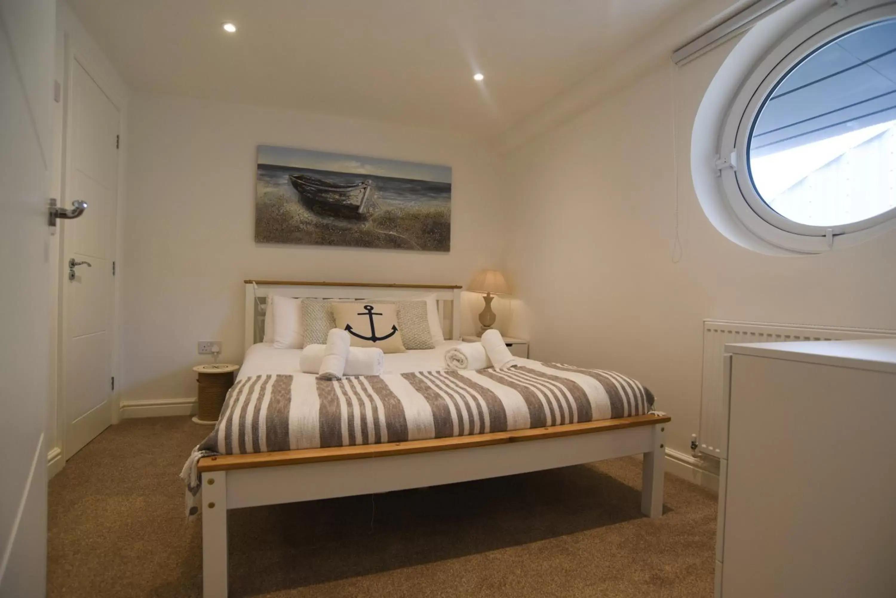 Bed in Crabbers' Wharf