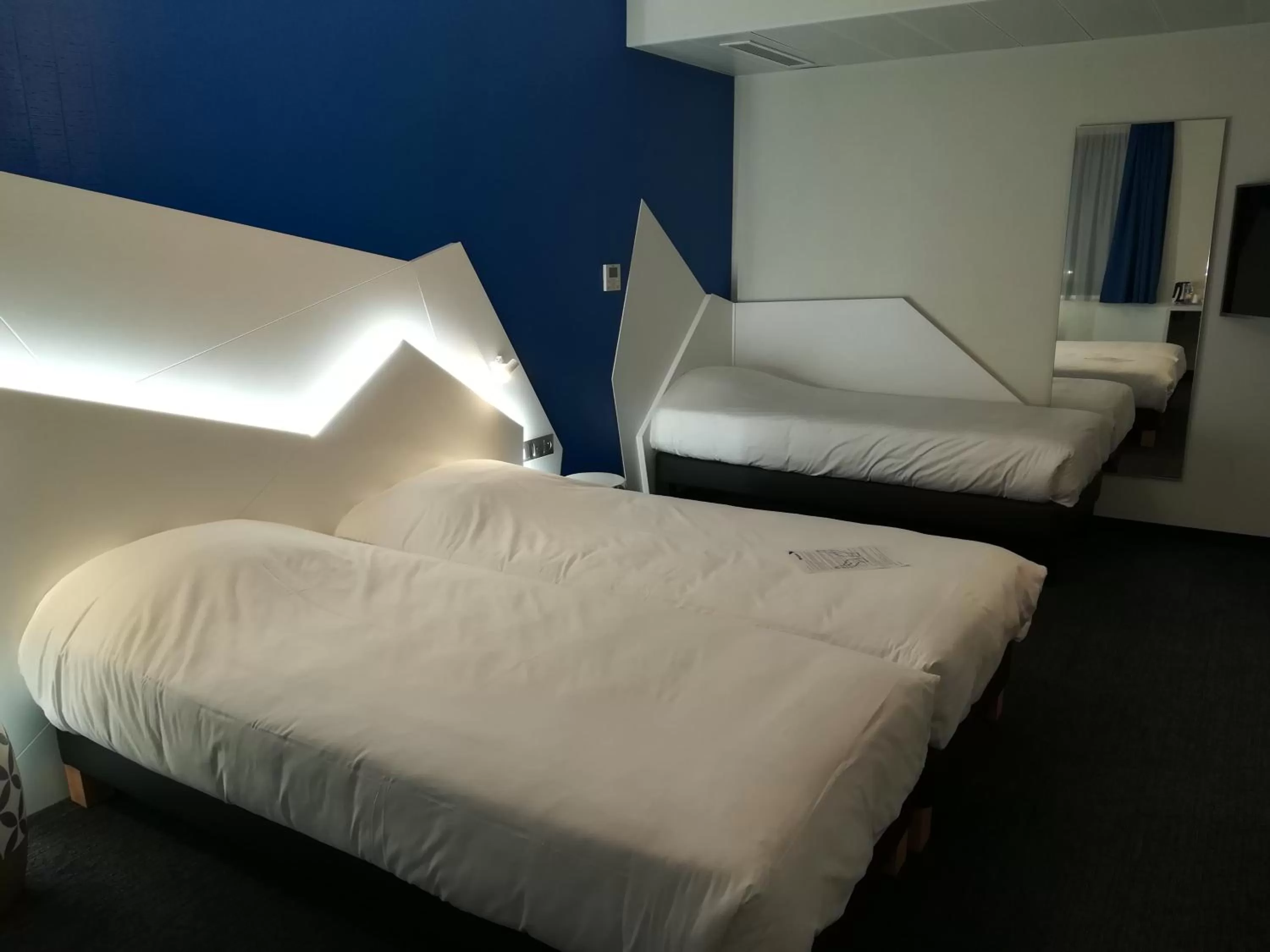Bed in Hôtel ORIGAMI