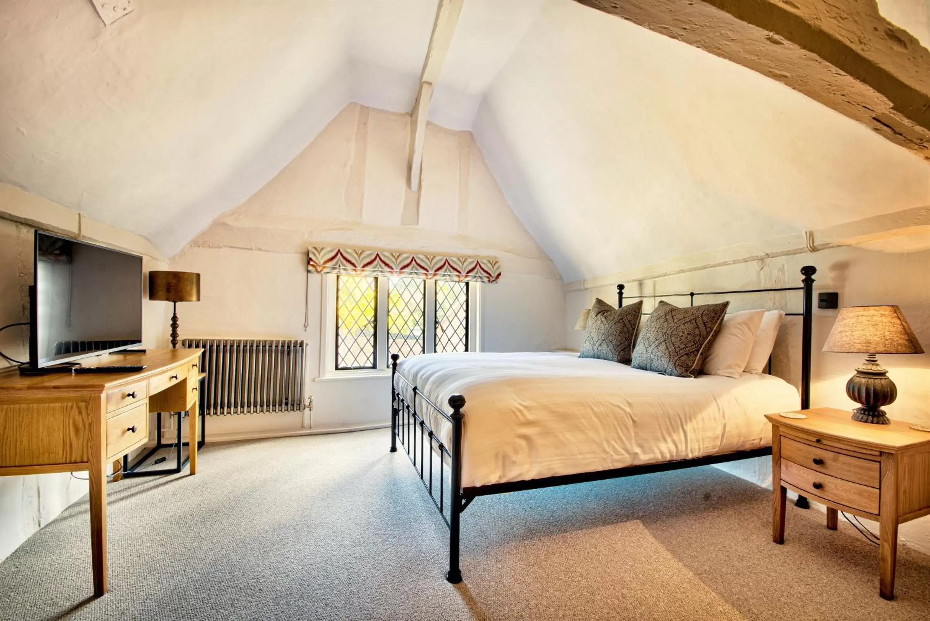 Bedroom, Bed in The Woolpack Inn