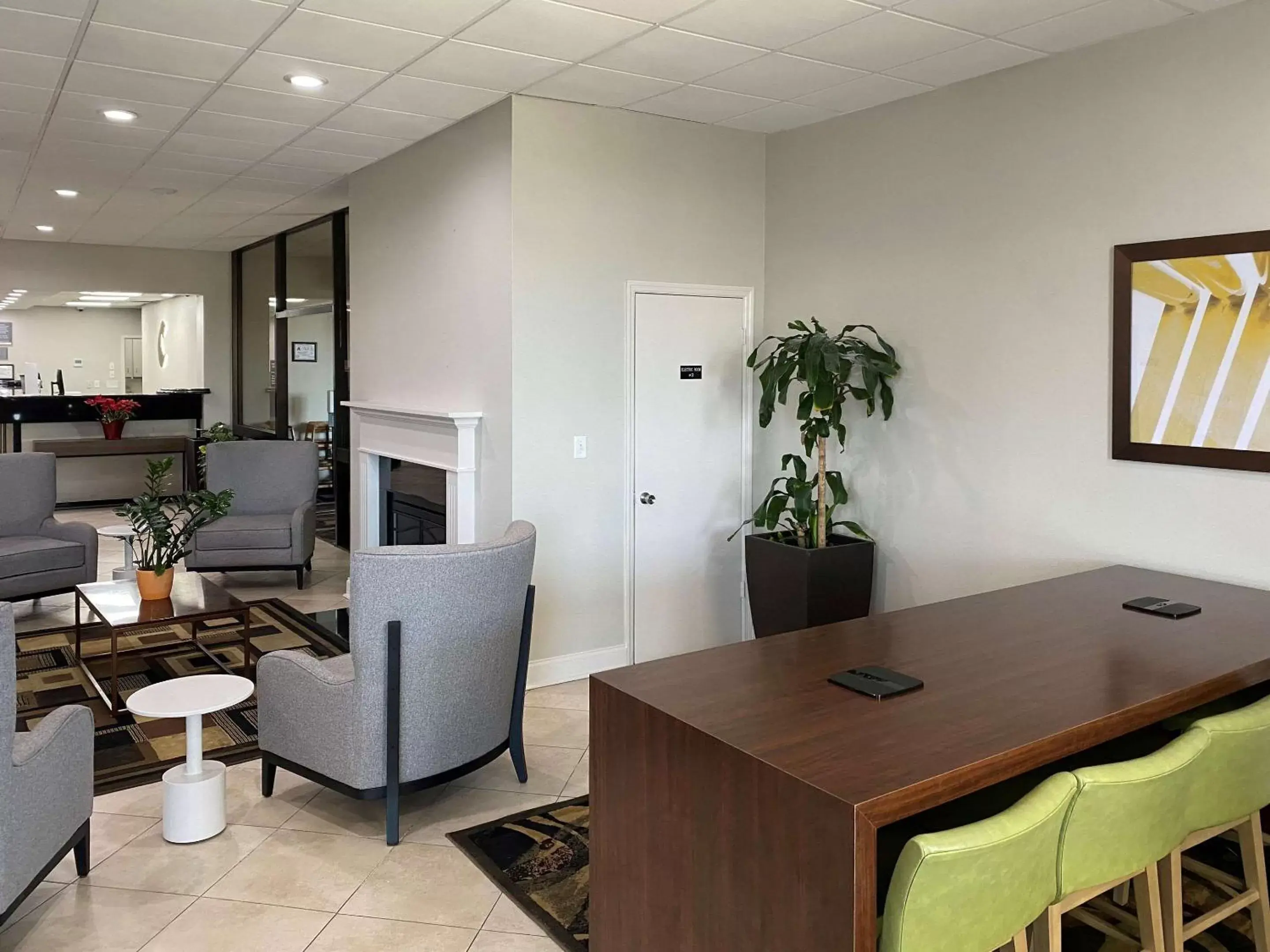 Lobby or reception, Dining Area in MainStay Suites