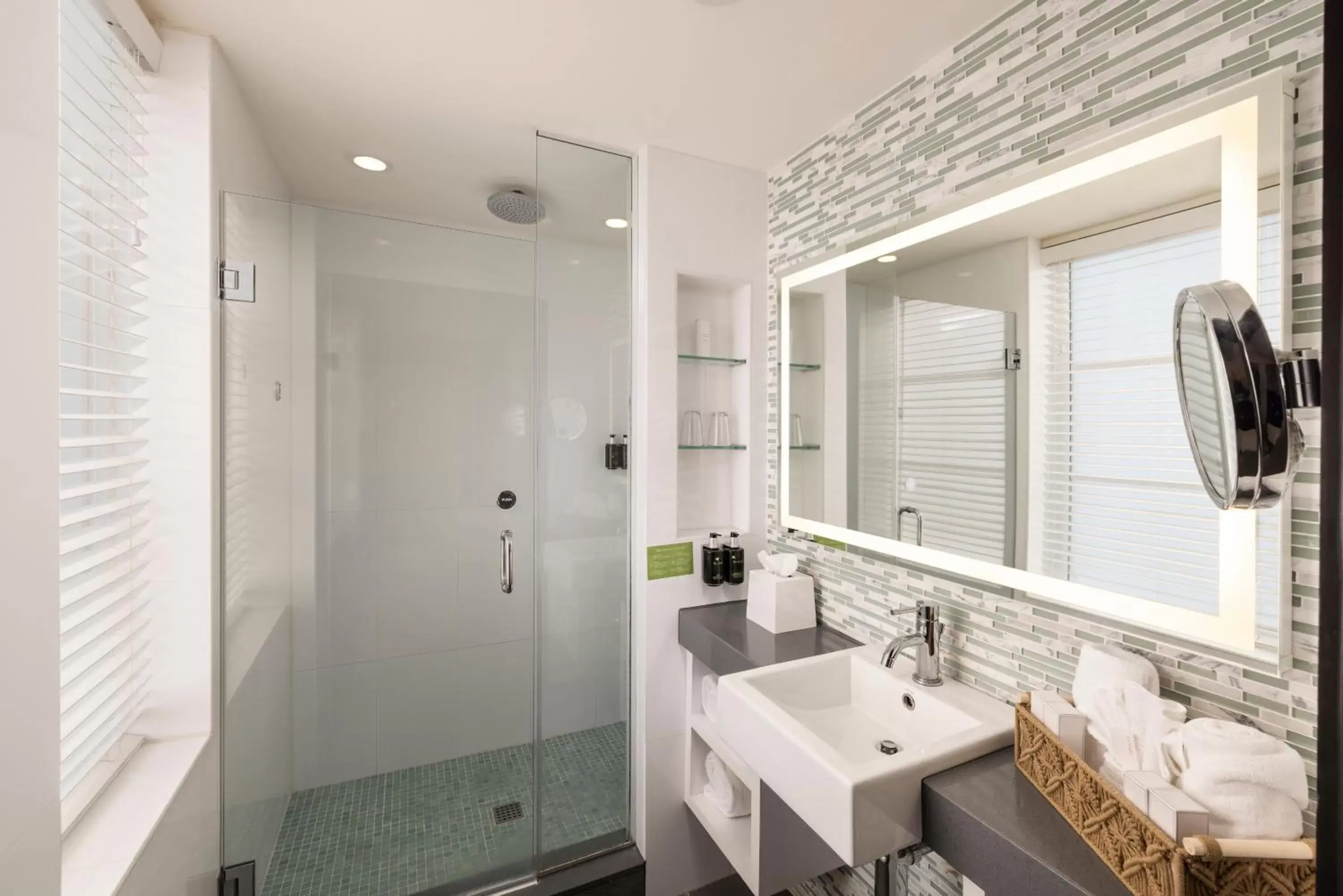 Bathroom in The Palms Hotel & Spa Bathroom in The Palms Hotel & Spa