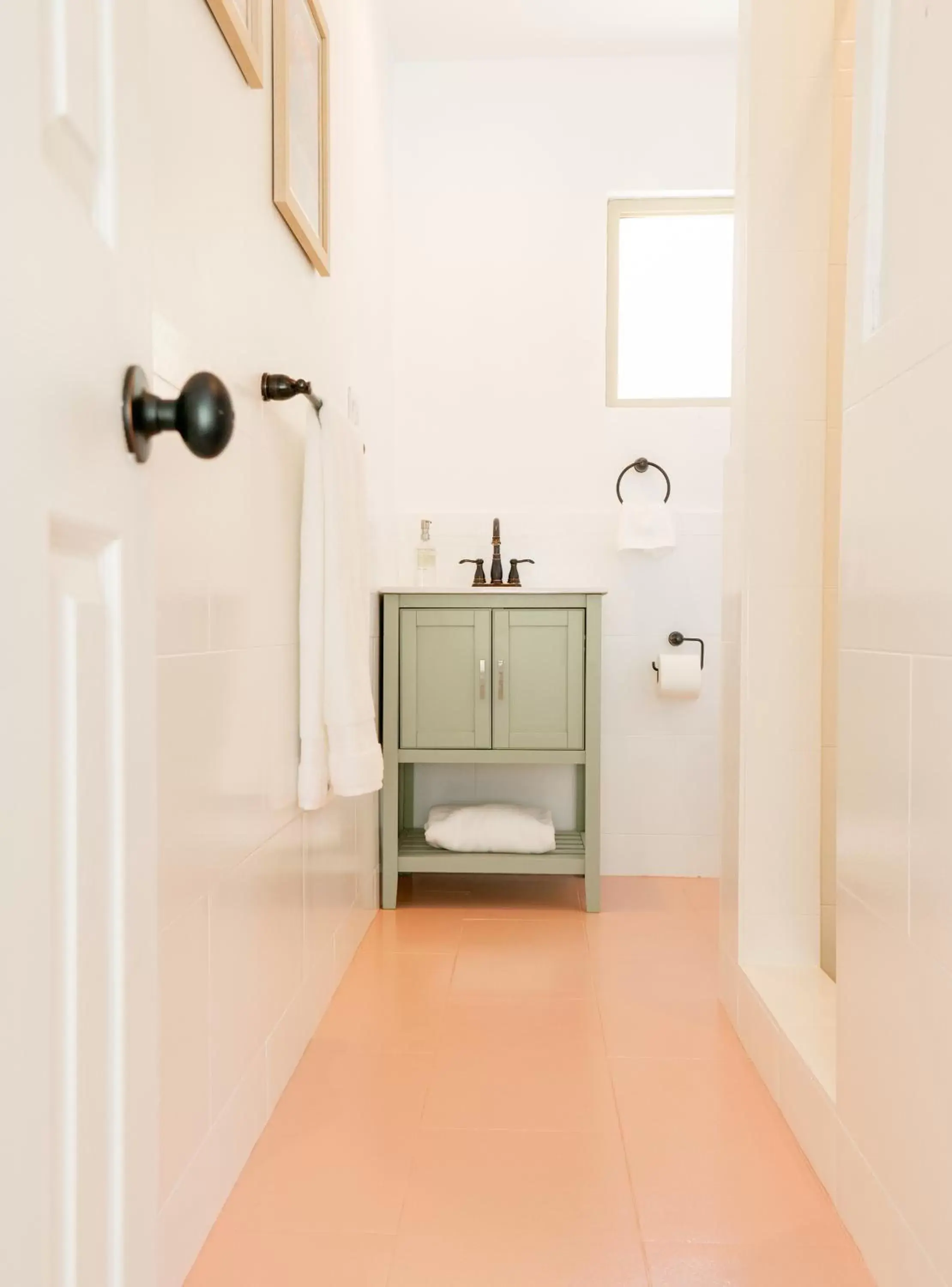 Bathroom in Fleur Noire Hotel