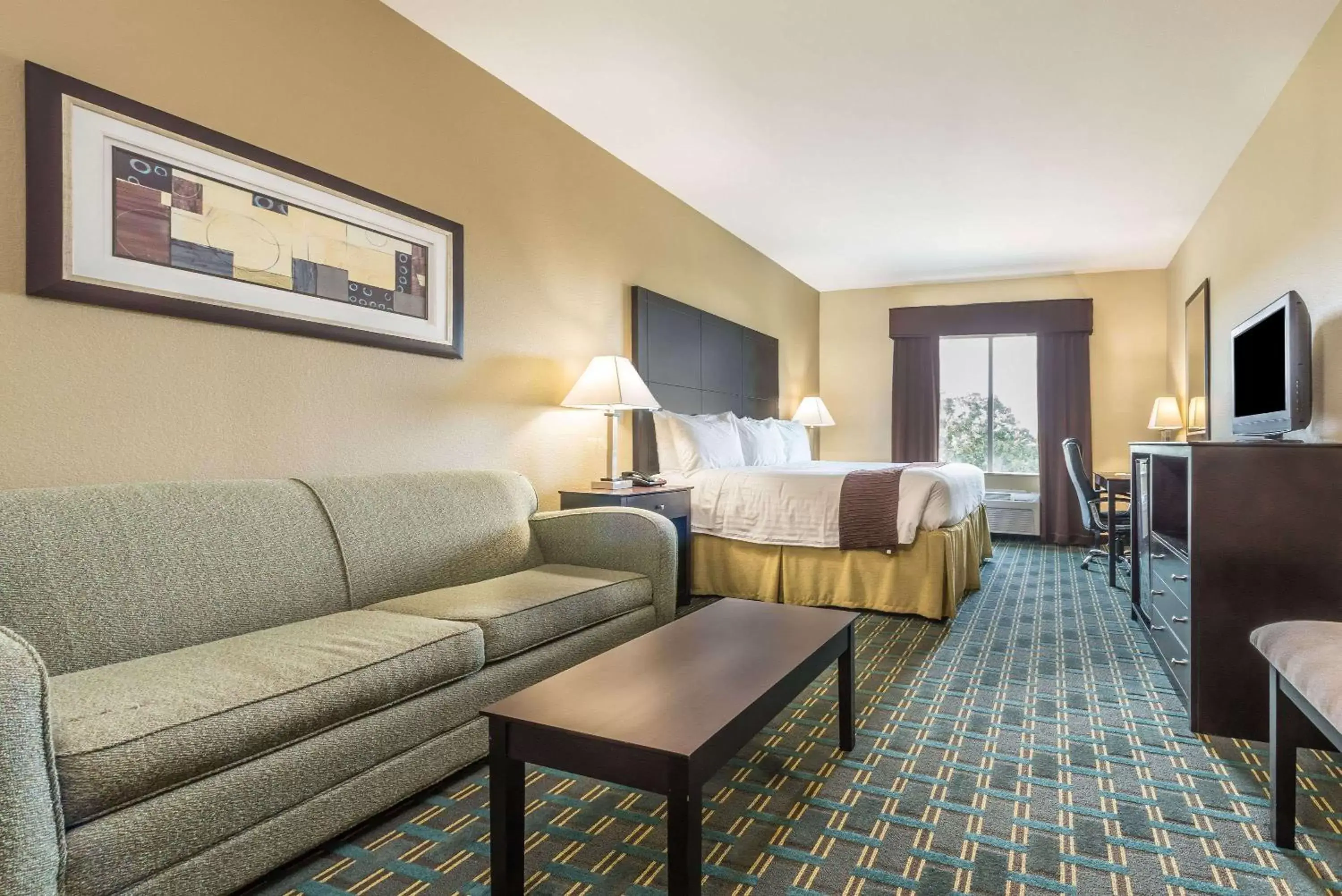 Photo of the whole room, Seating Area in Days Inn & Suites by Wyndham Mineral Wells