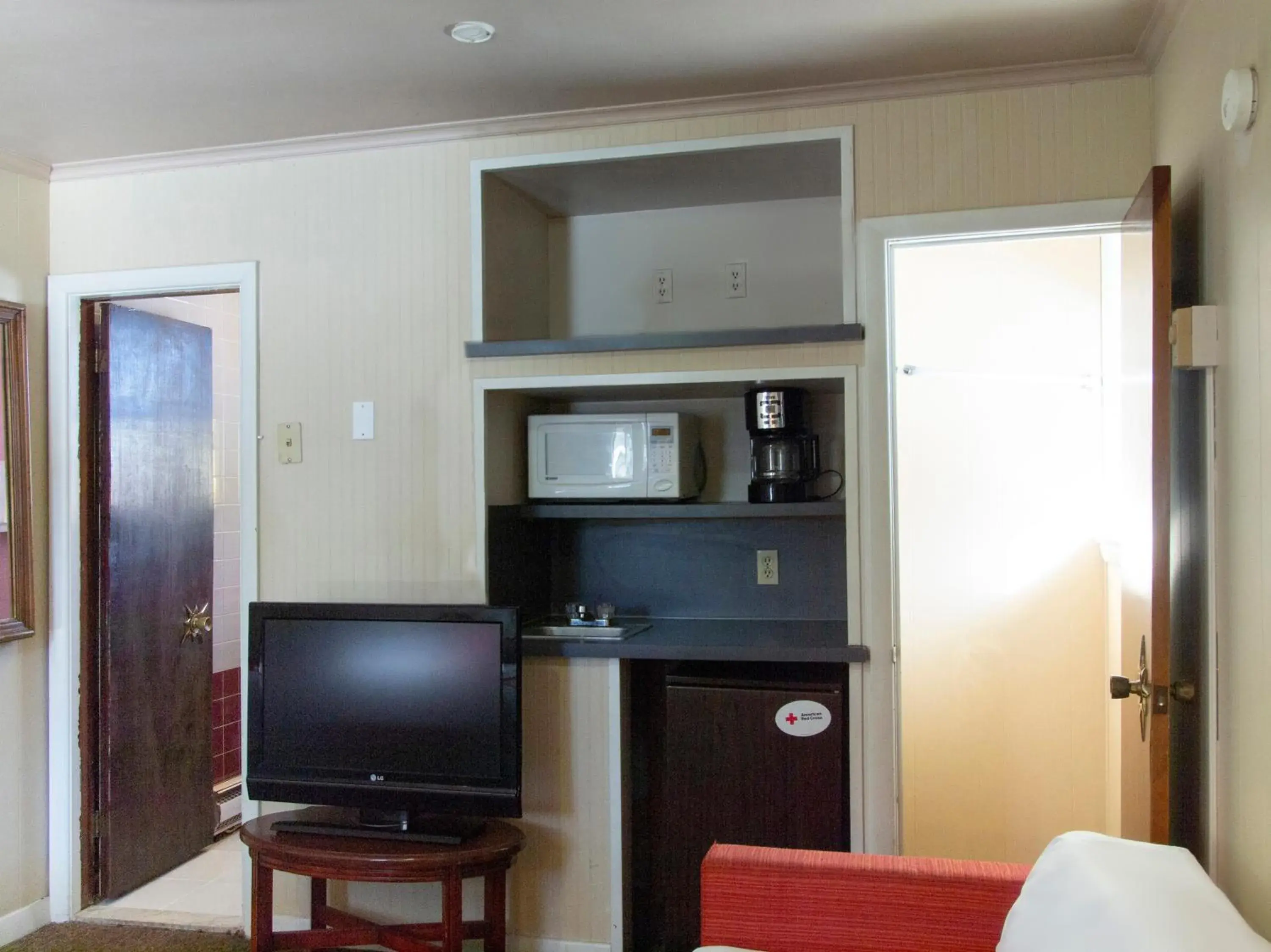 TV and multimedia, TV/Entertainment Center in OYO Hotel Wilkes-Barre East