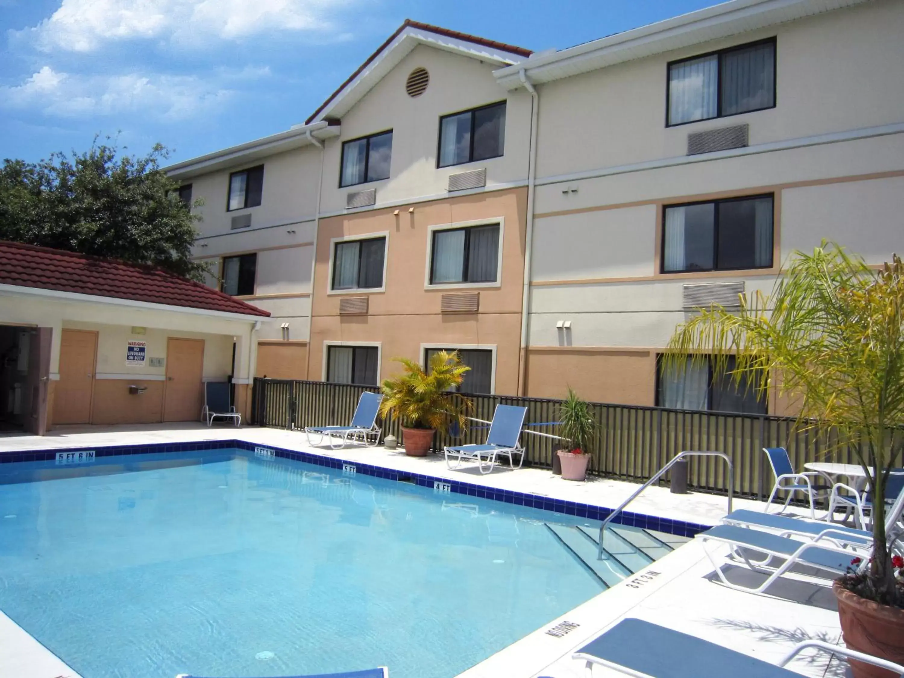 Swimming pool, Property Building in Extended Stay America Suites - Tampa - Airport - Memorial Hwy