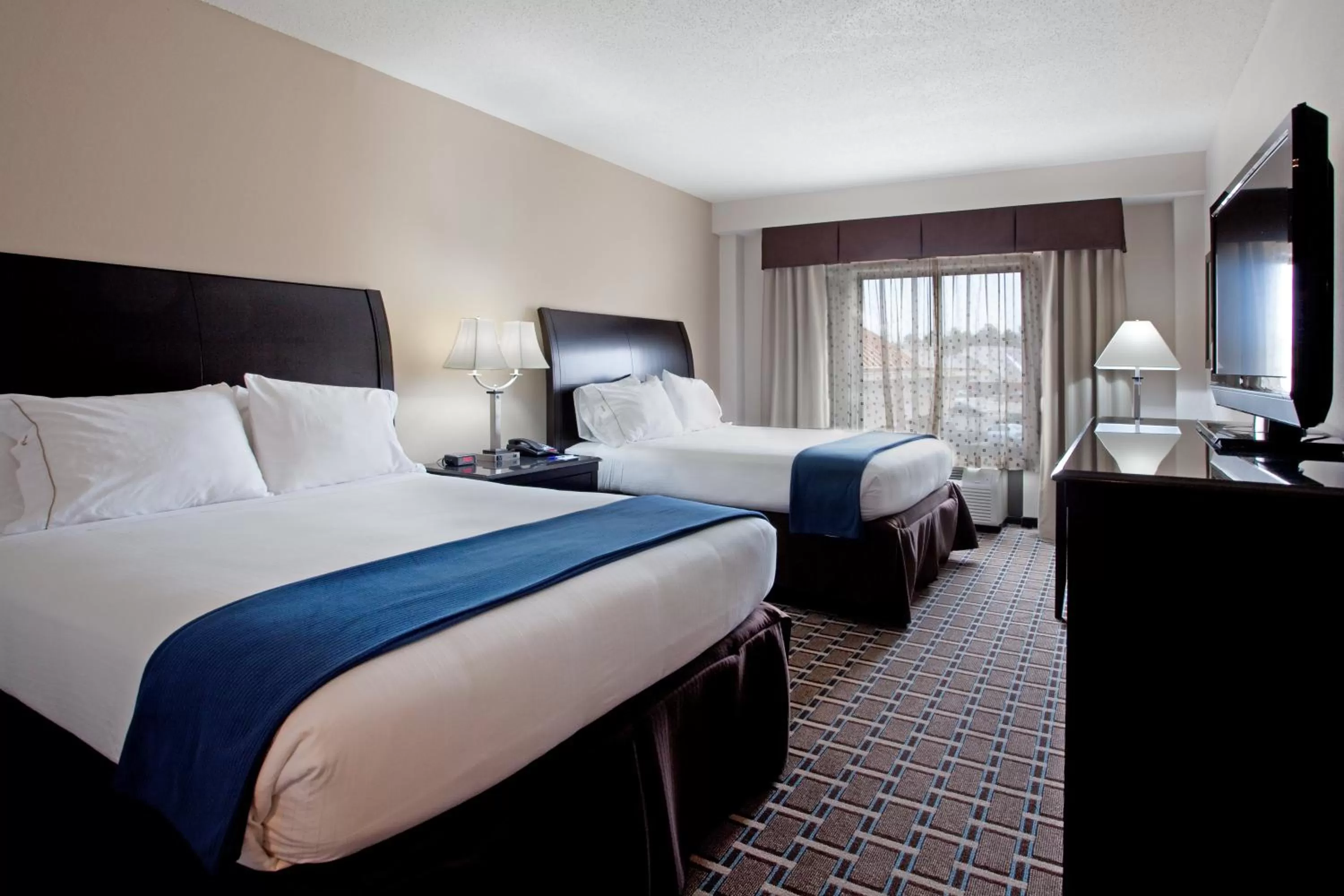 Photo of the whole room, Bed in Holiday Inn Express Hotel & Suites Hope Mills-Fayetteville Airport by IHG