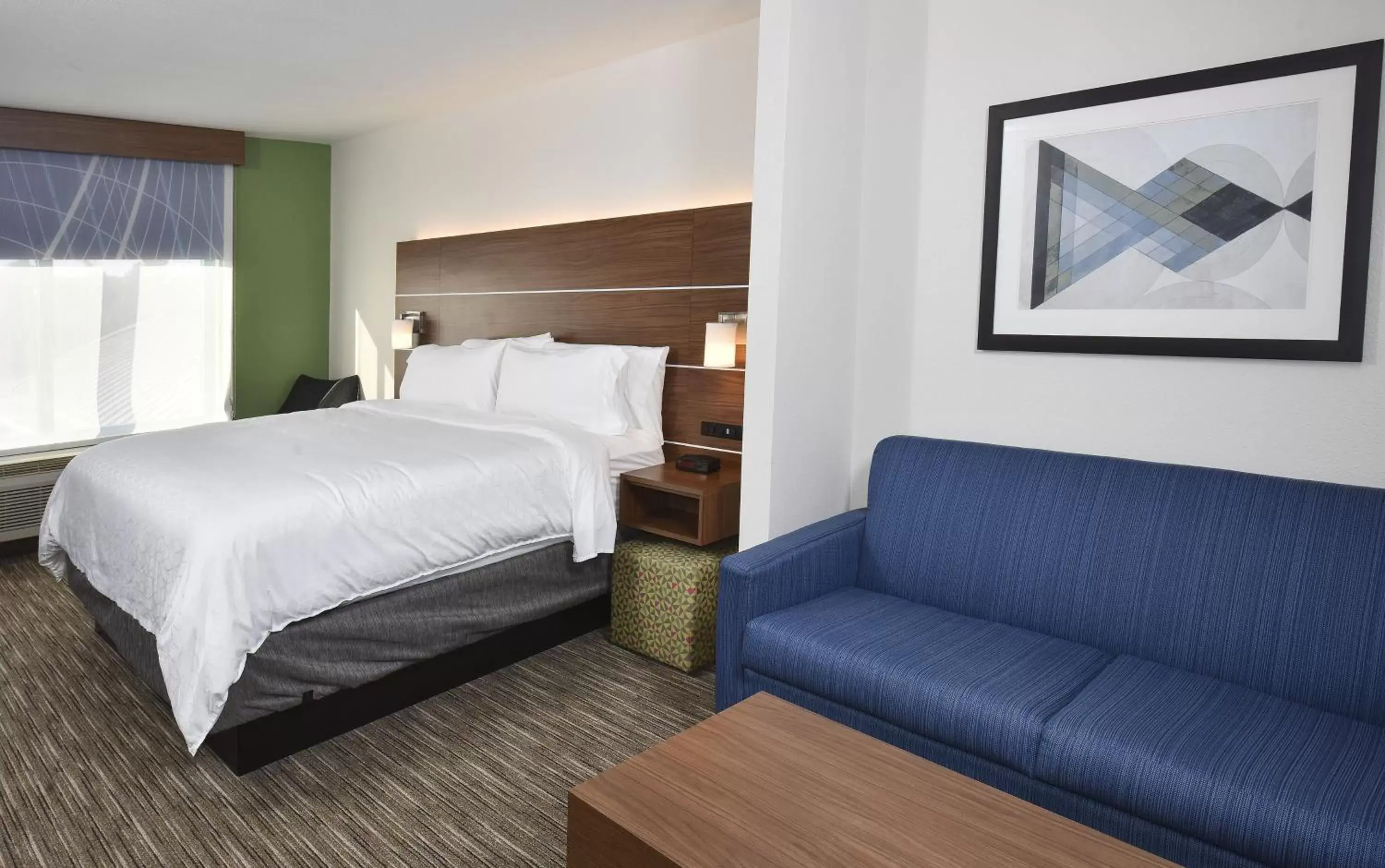Photo of the whole room, Bed in Holiday Inn Express Hotel & Suites Selma, an IHG Hotel