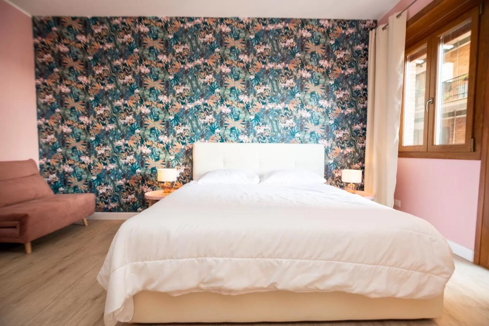 Bed in Casa flowers 2