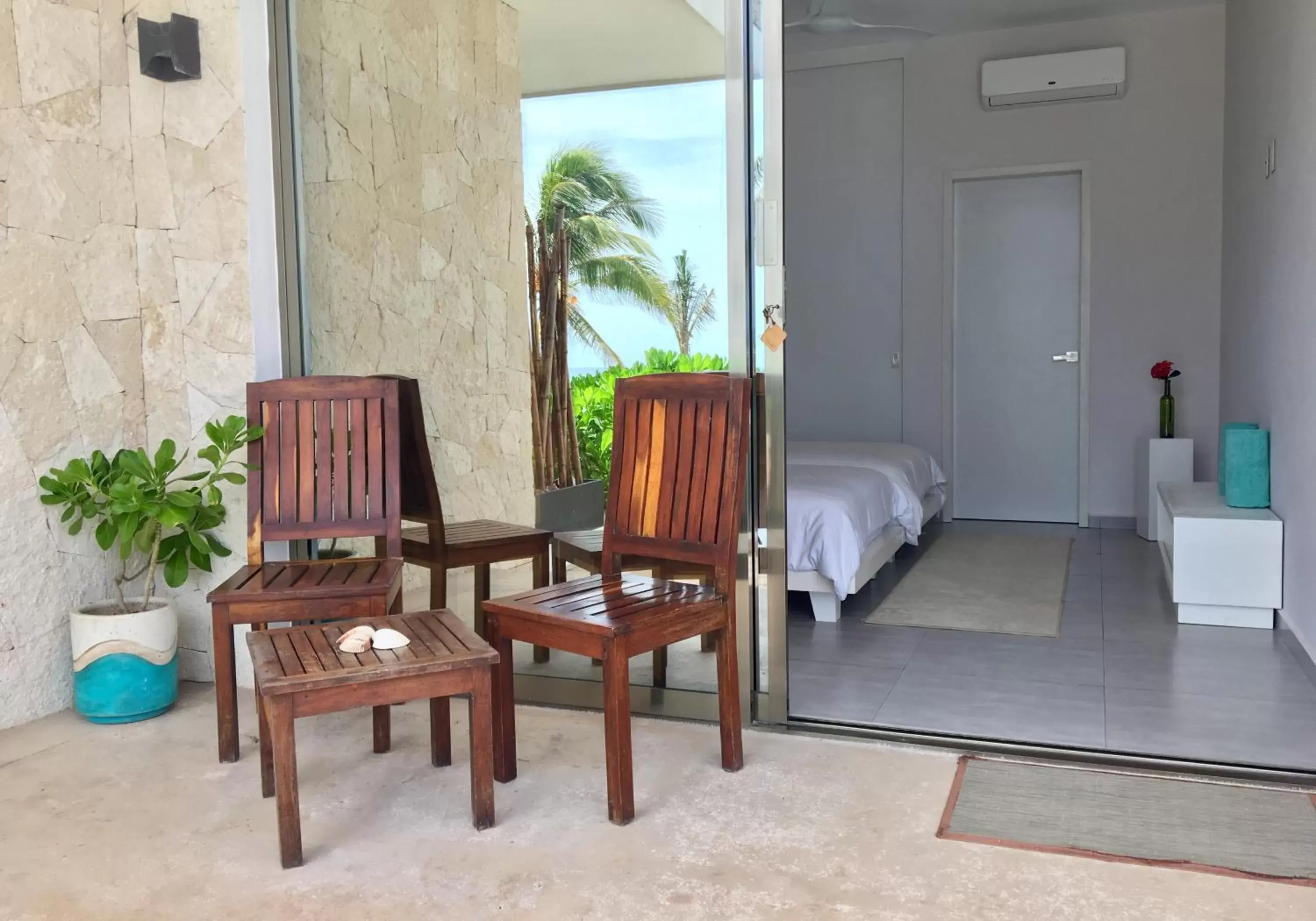 Patio, Seating Area in Hotel La Casa Cielo