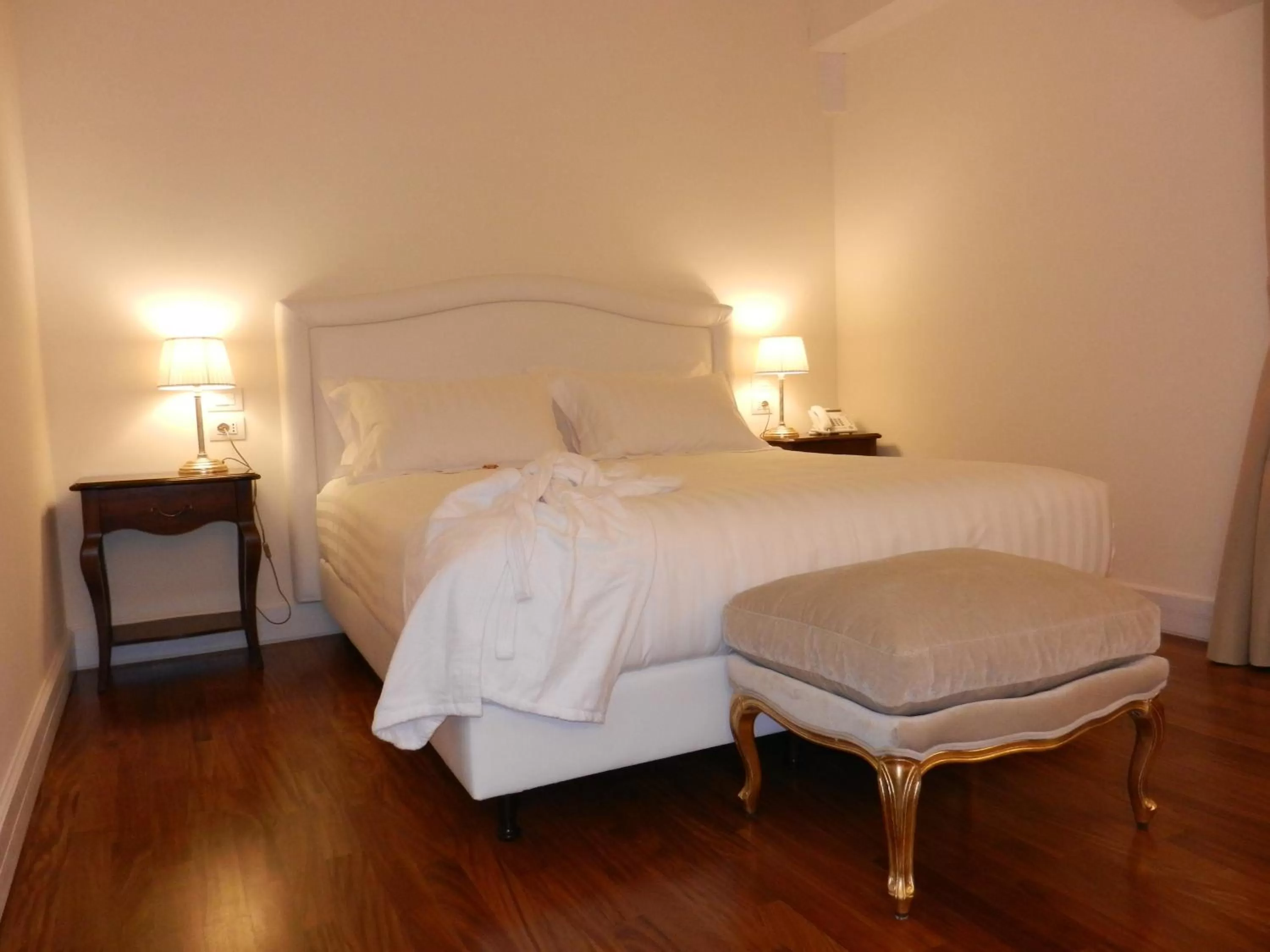 Photo of the whole room, Bed in Hotel Villa Michelangelo