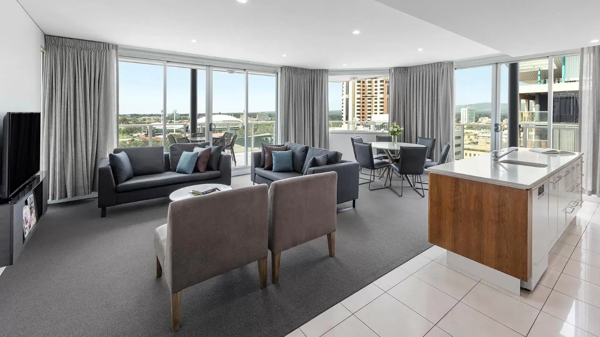 Living room, Seating Area in Oaks Adelaide Embassy Suites