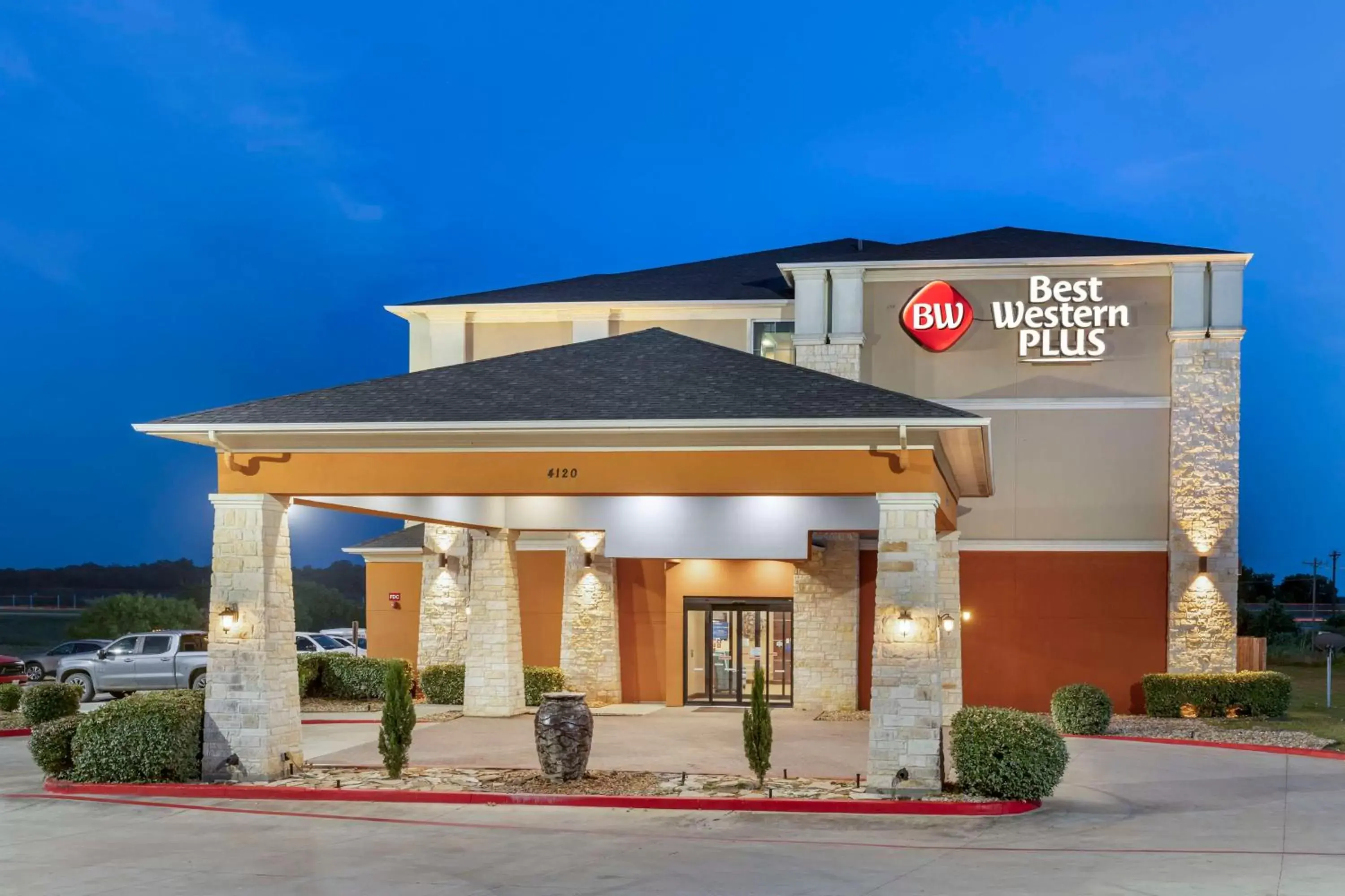 Property Building in Best Western Plus Longhorn Inn & Suites