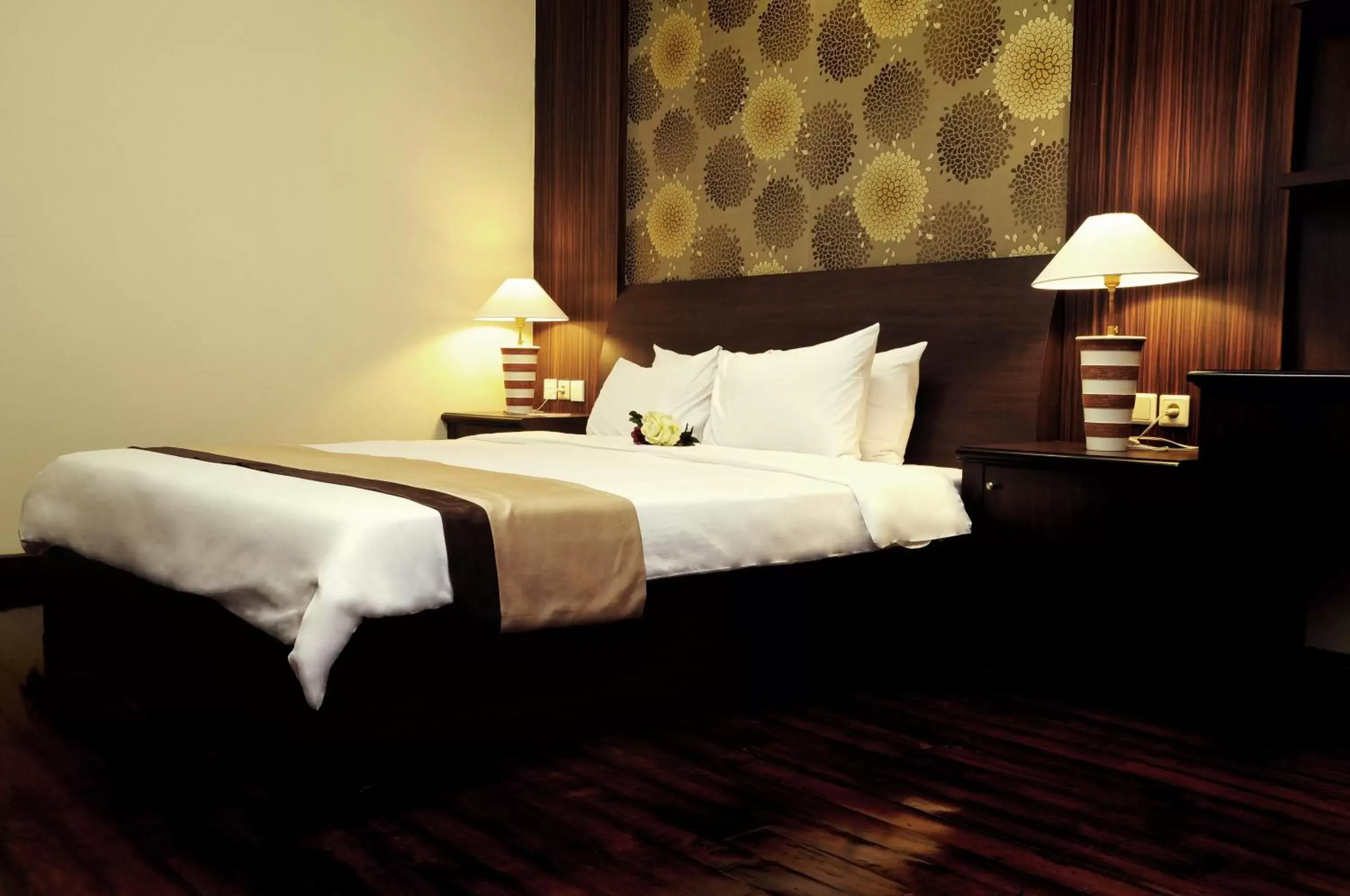 Photo of the whole room, Bed in Java Paragon Hotel & Residences