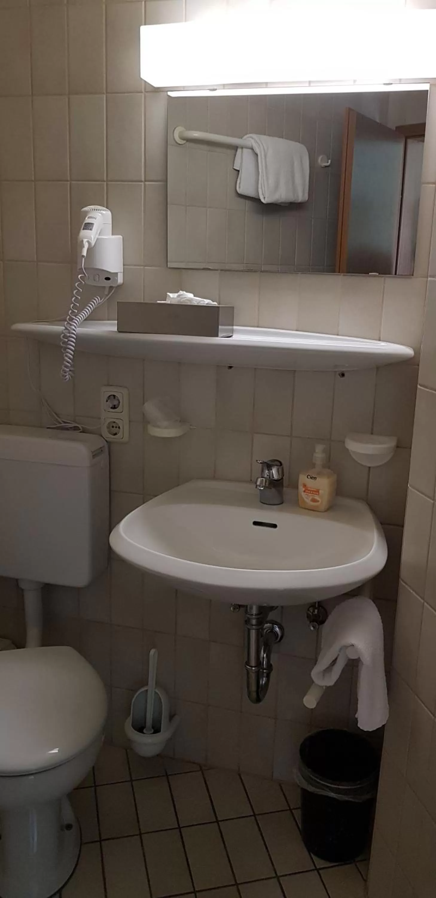 Photo of the whole room in Hotel am Untreusee