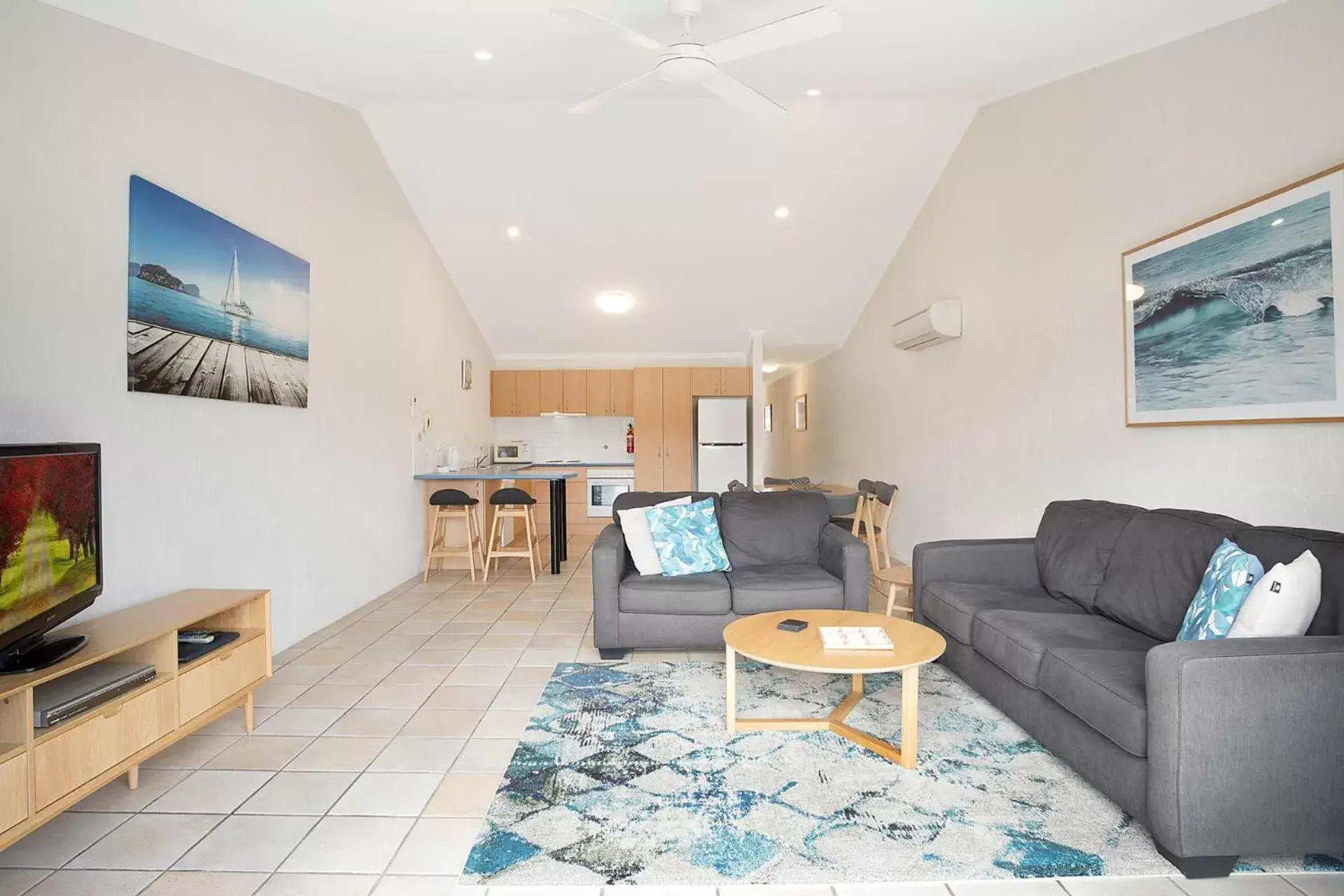 Living room, Seating Area in Sails Luxury Apartments Merimbula