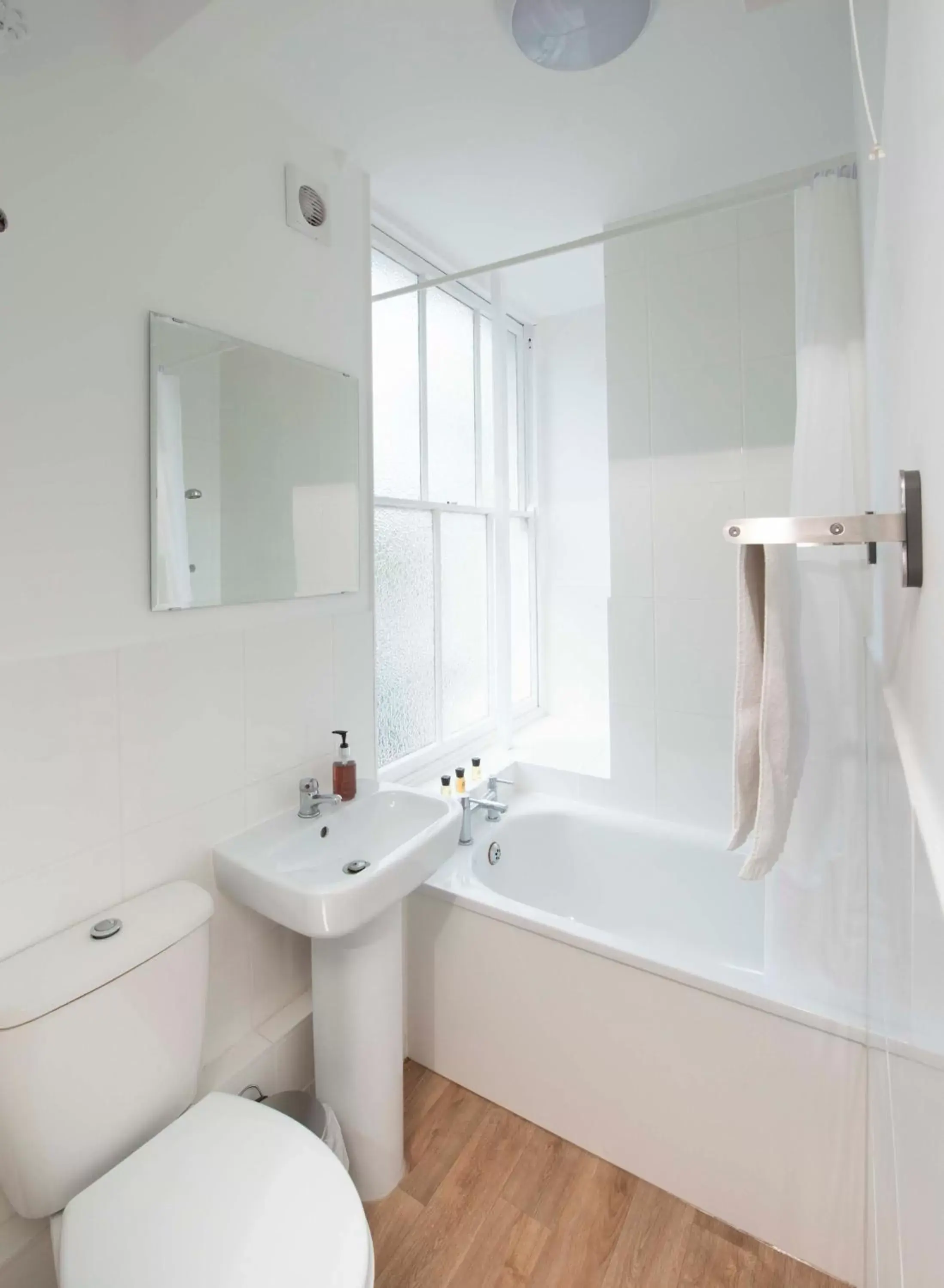 Bathroom in The Royal Burnham Yacht Club