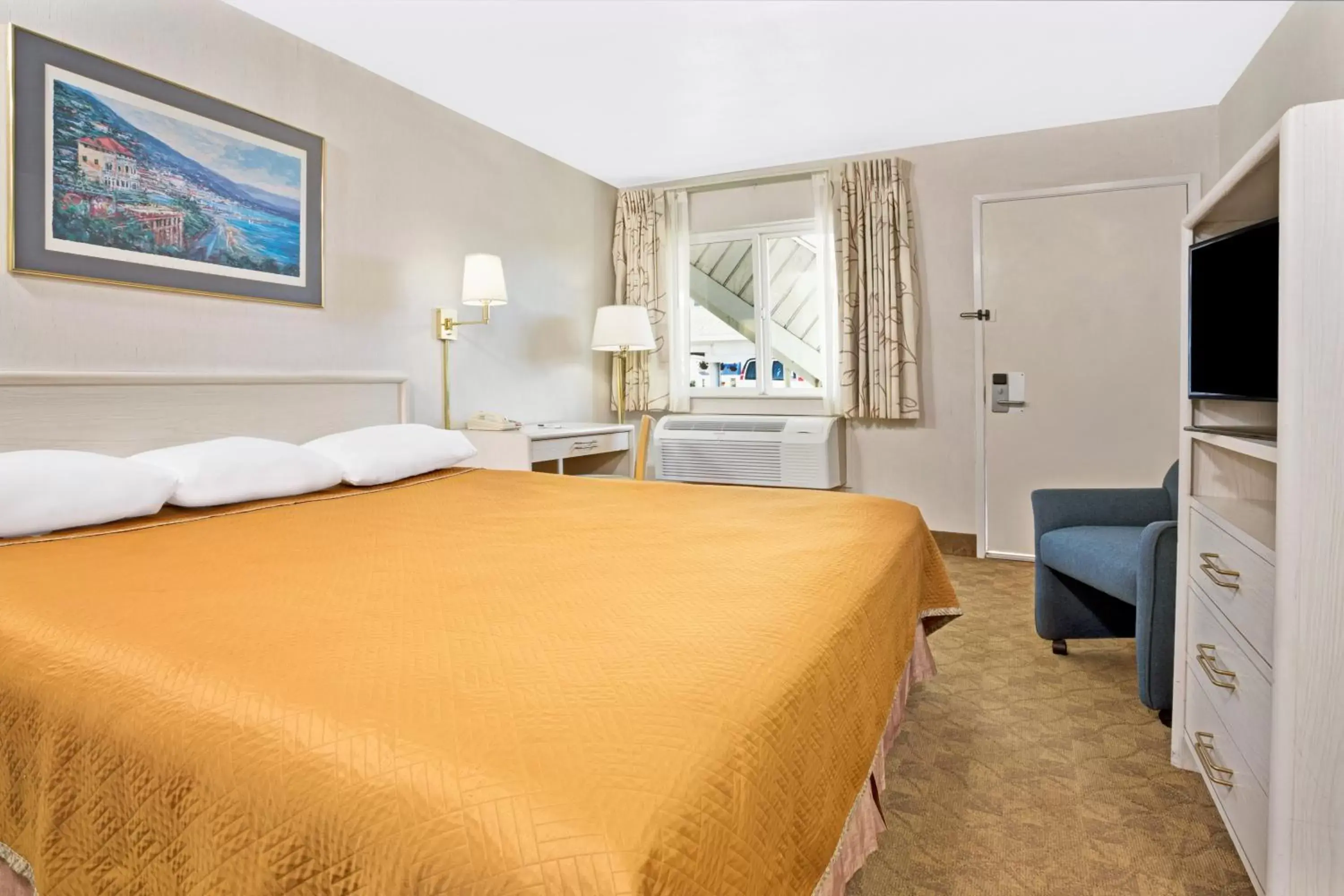 King Room - Non-Smoking in Travelodge by Wyndham Mill Valley/Sausalito