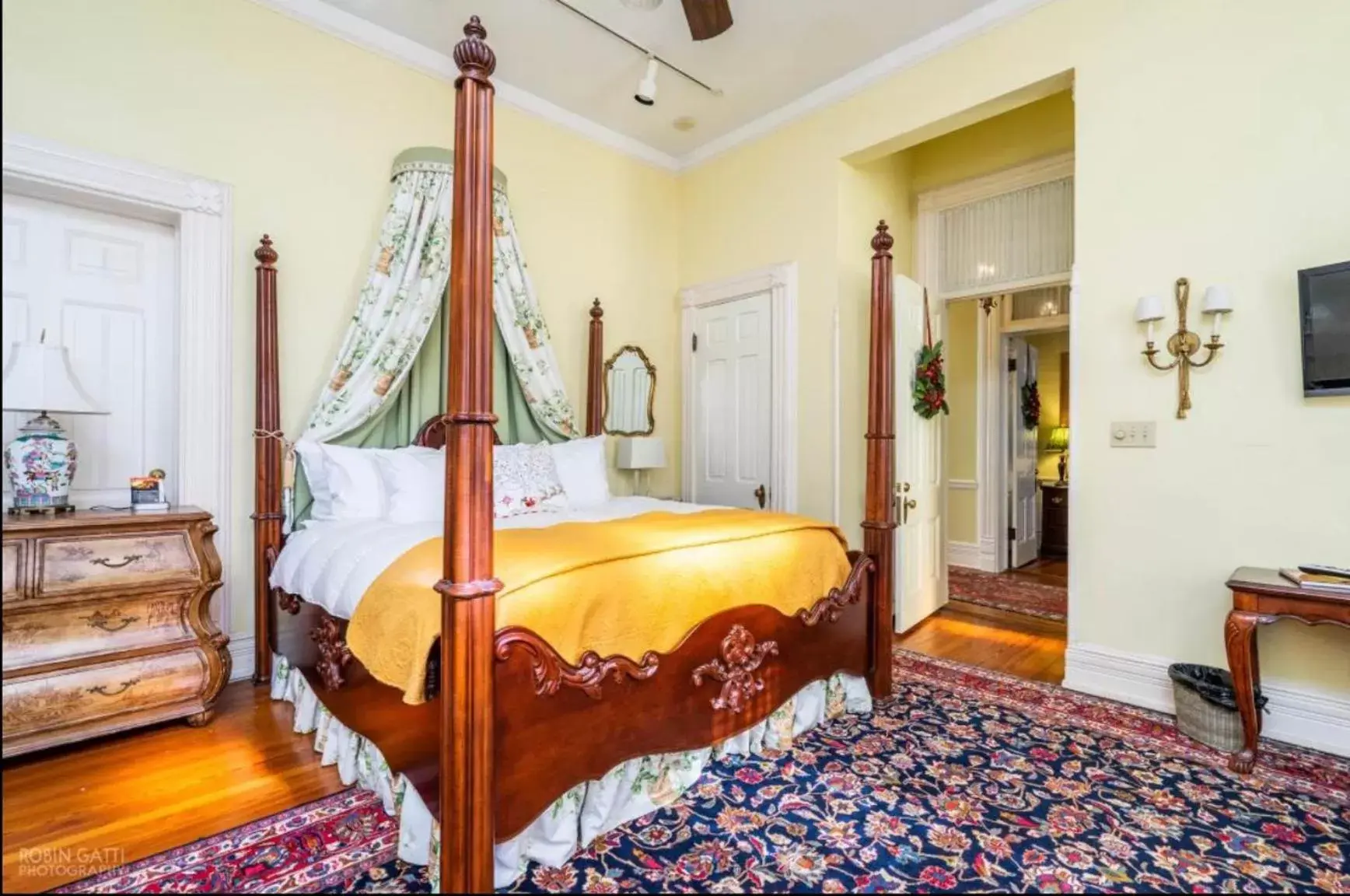 Property building, Bed in Burke Mansion