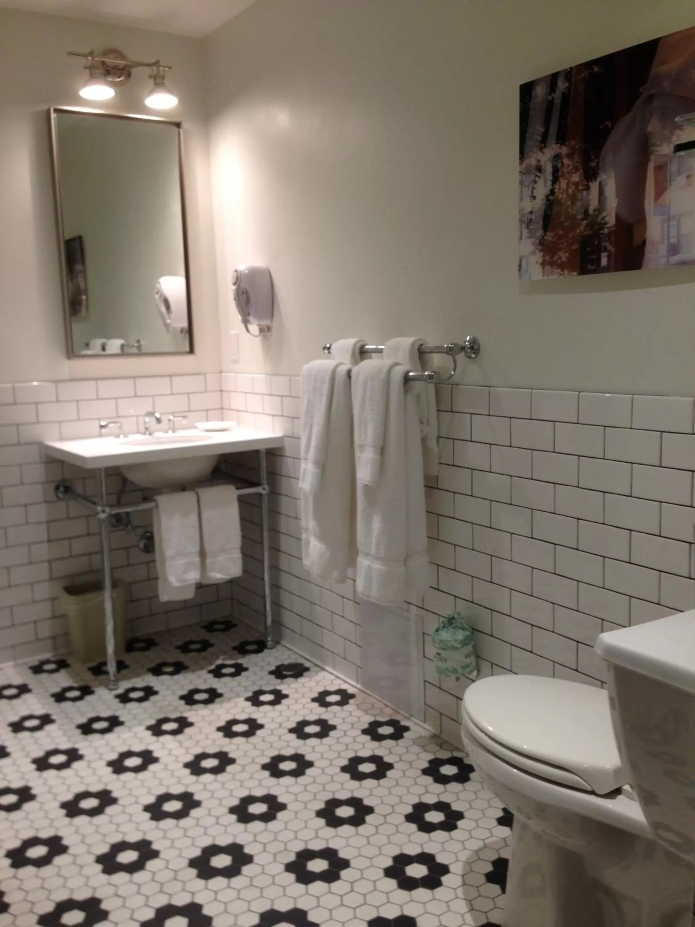 Bathroom in Hollywood Hotel - The Hotel of Hollywood Near Universal Studios