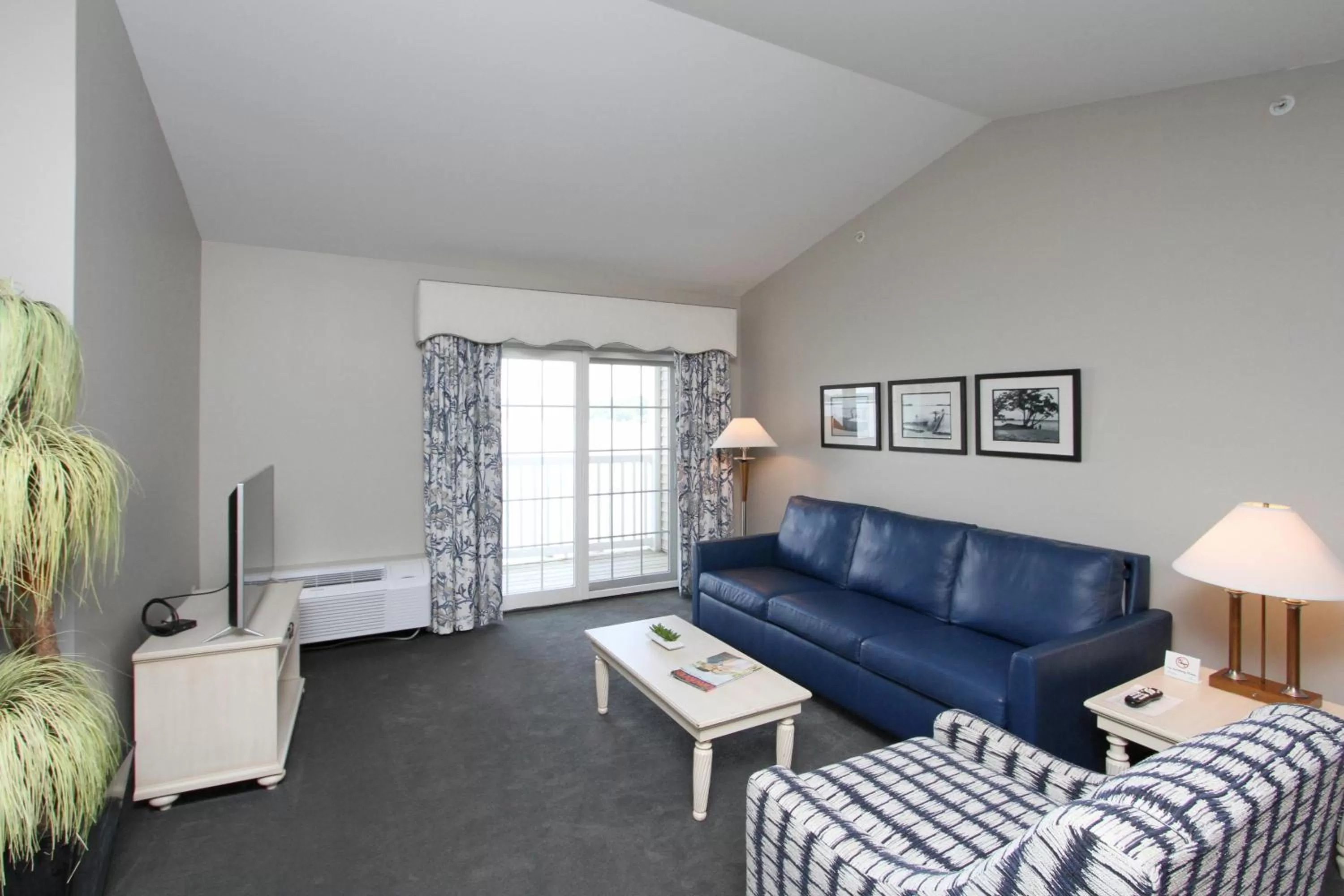 Balcony/Terrace in Bay Pointe Inn