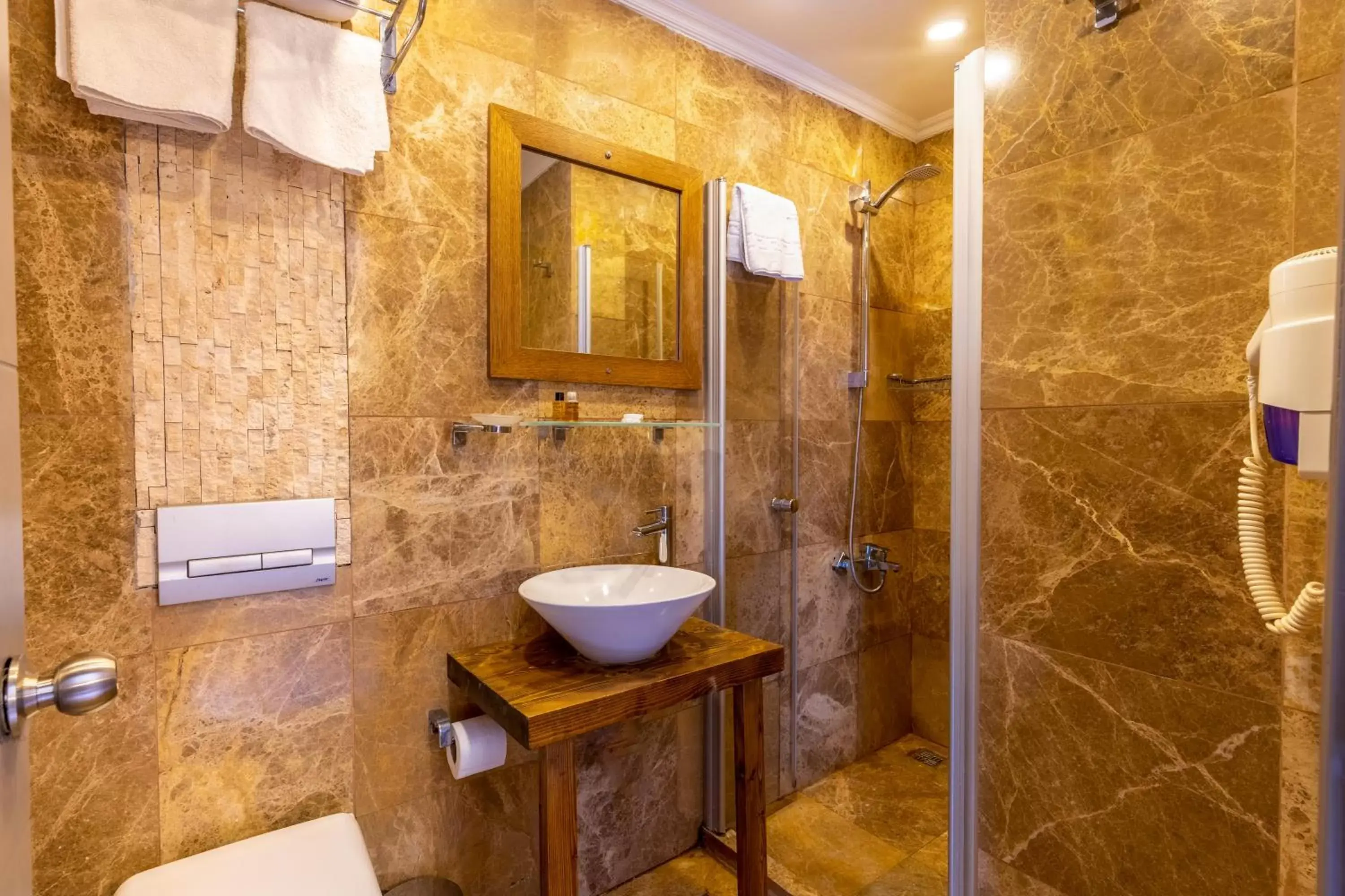 Bathroom in Akkan Hotel