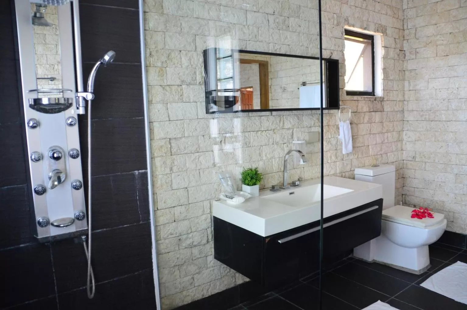 Toilet in Eden Resort