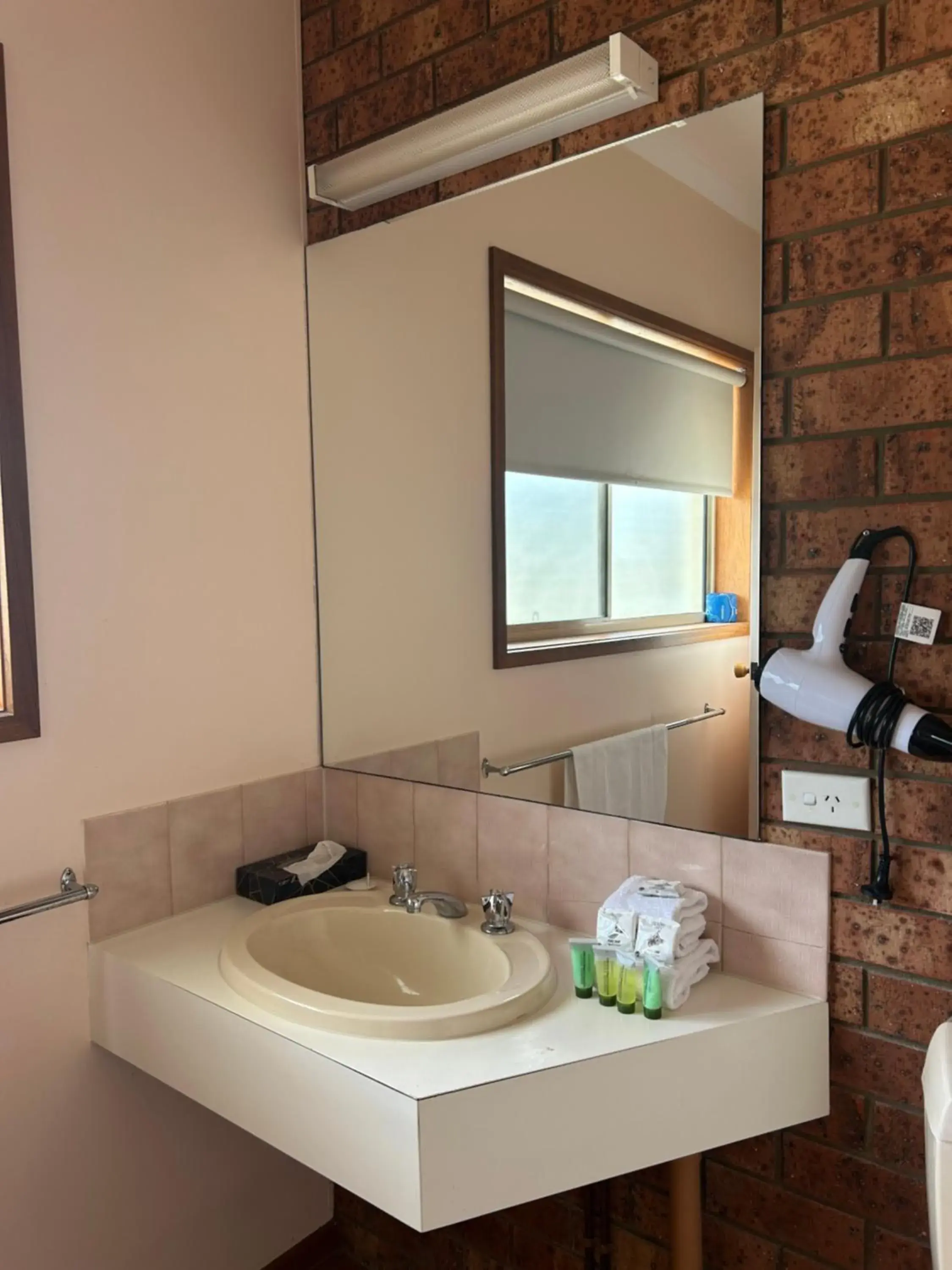 Bathroom in Portarlington Beach Motel