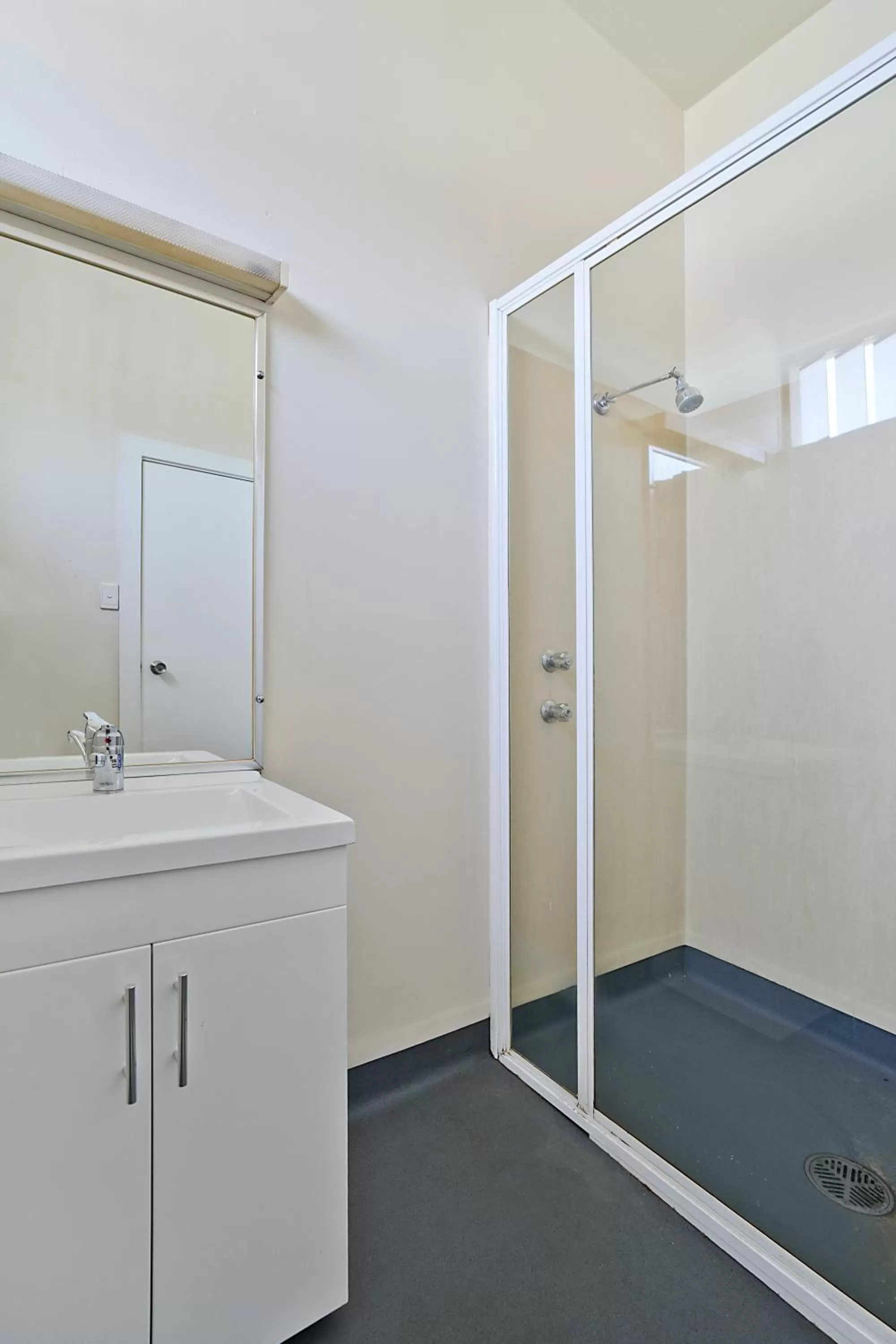 Bathroom in Imperial Hotel Singleton