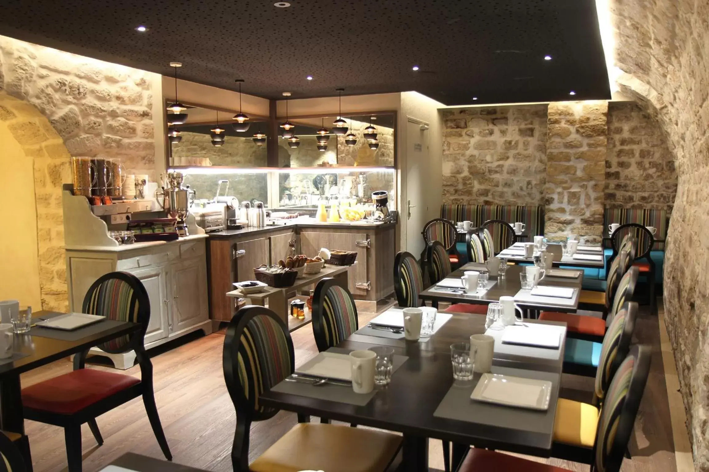 Restaurant/Places to Eat in Best Western Le Montmartre – Saint Pierre