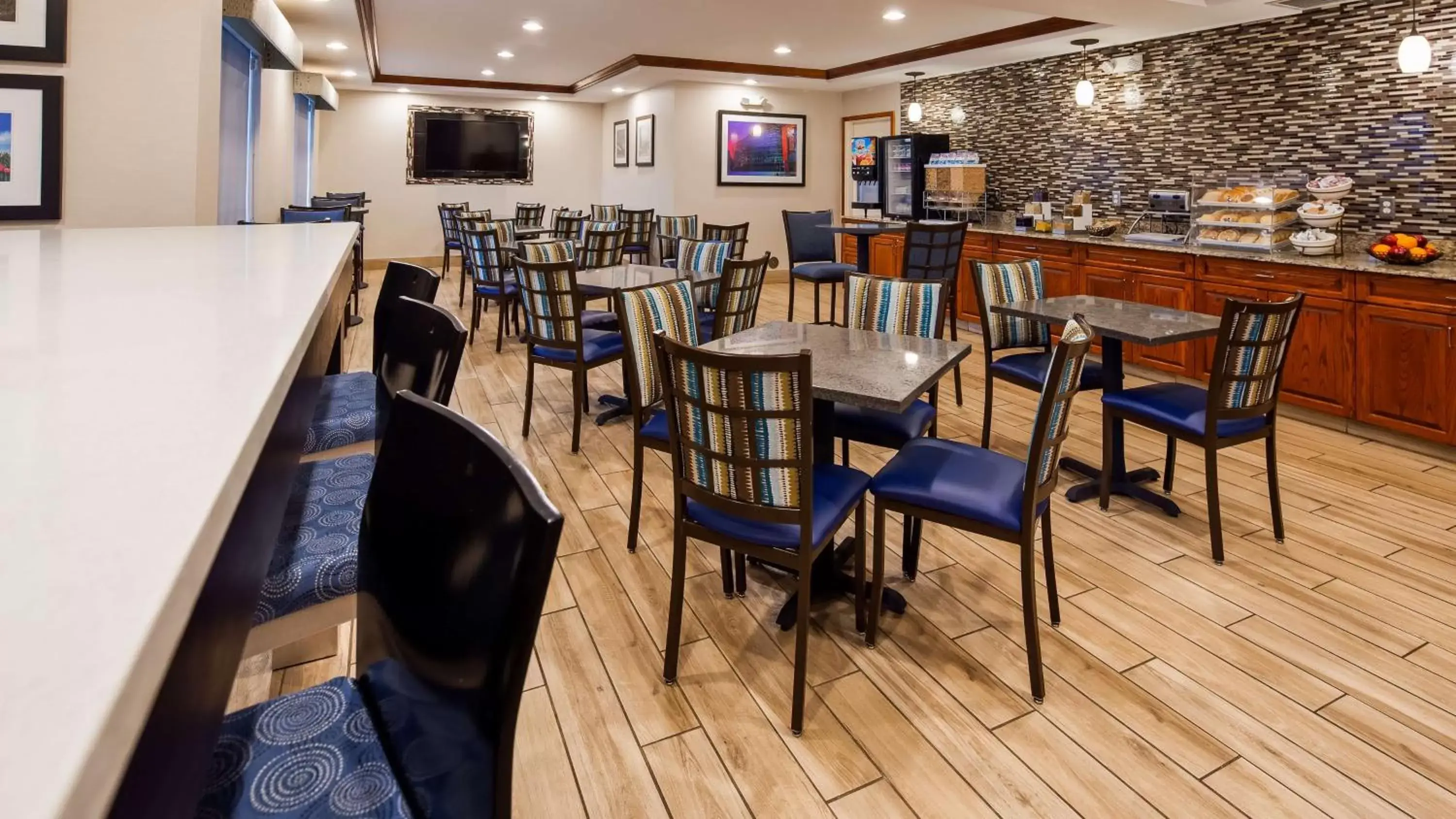Restaurant/Places to Eat in Best Western Executive Inn & Suites