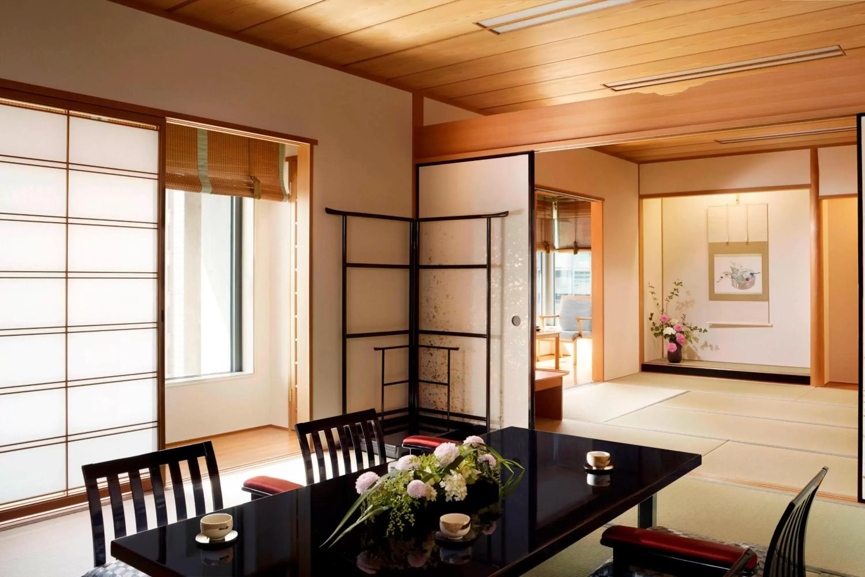 Photo of the whole room, Dining Area in The Ritz-Carlton Osaka