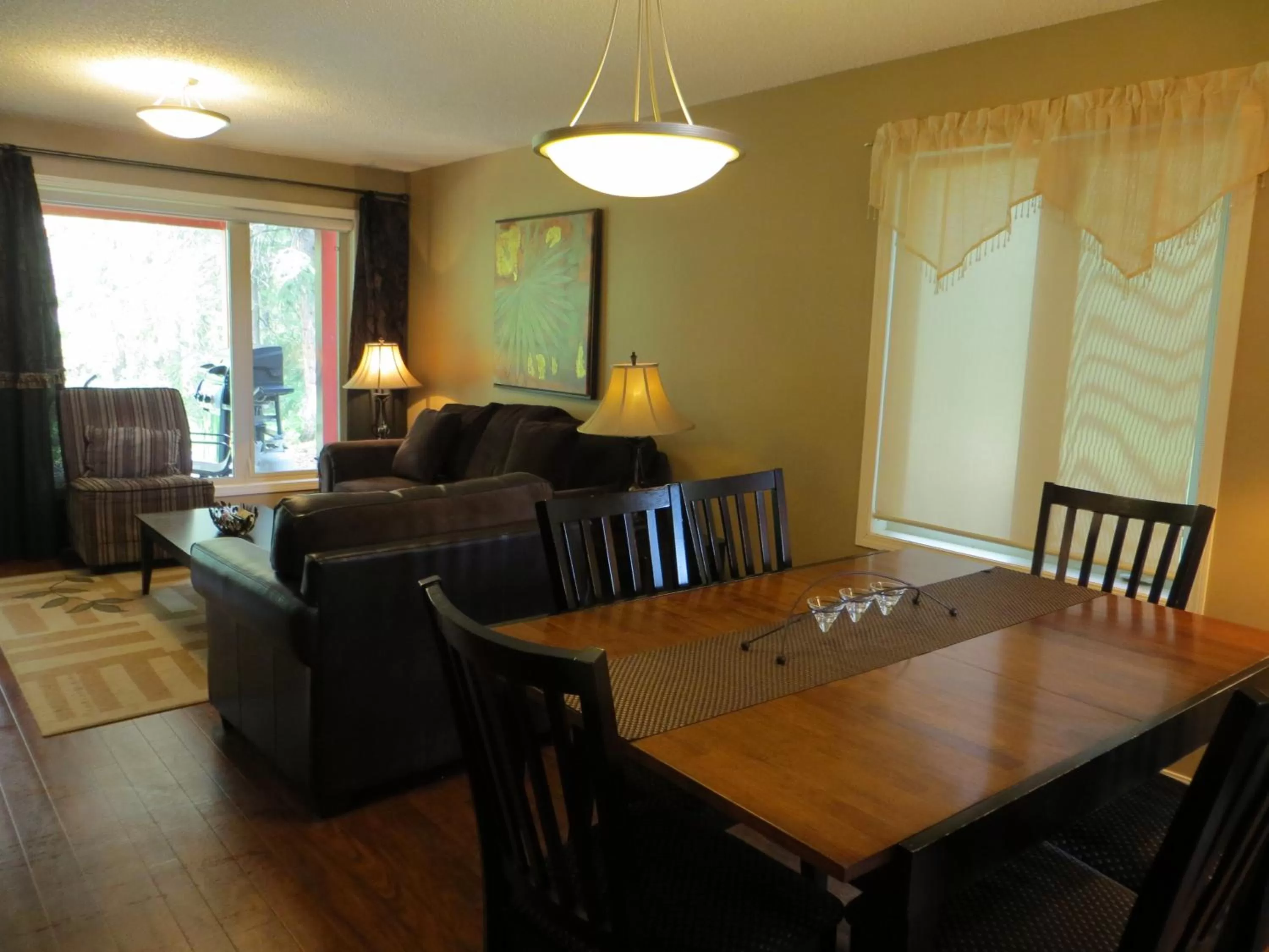 Dining area in Village Creek Country Inn
