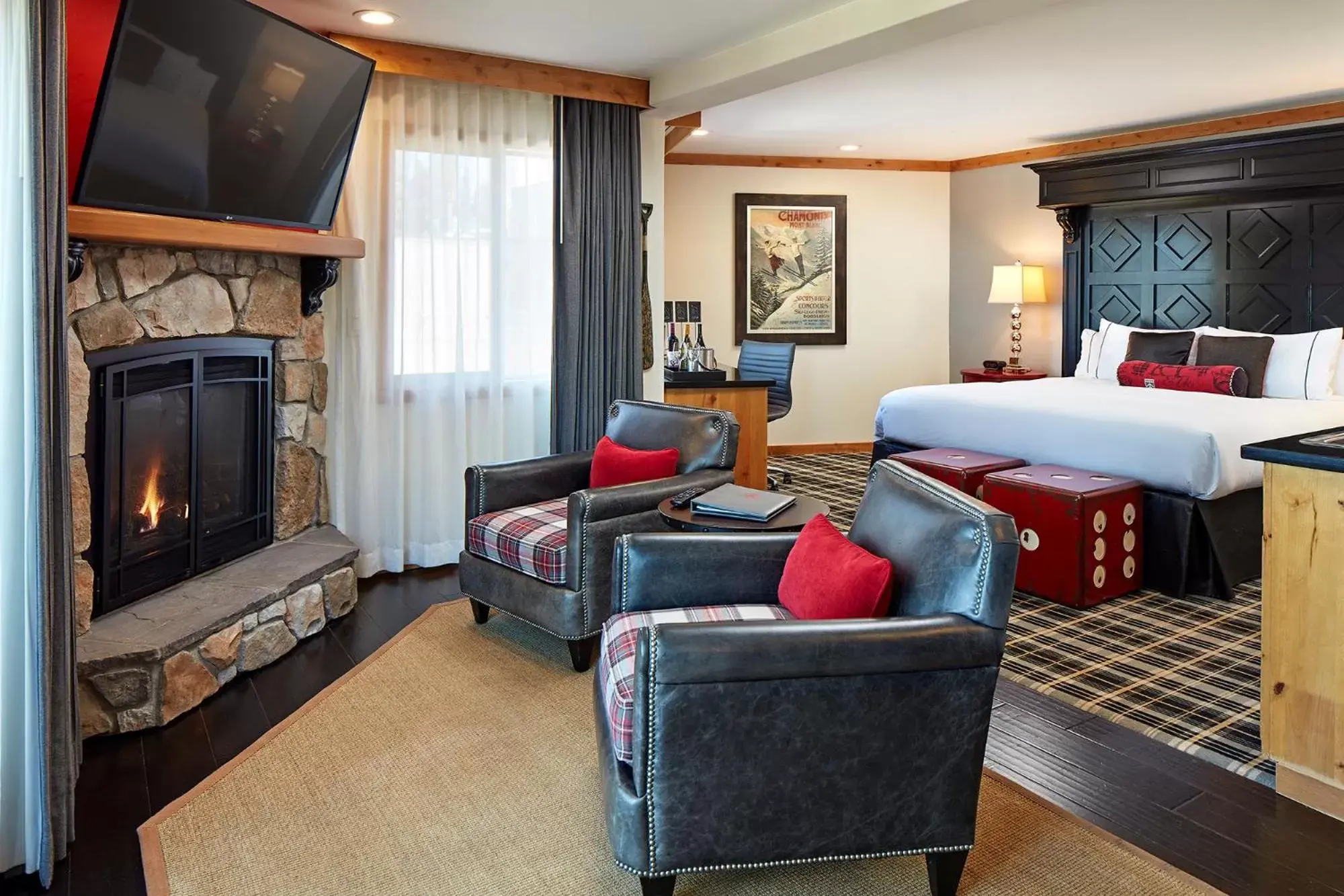 Bedroom, TV/Entertainment Center in The Landing Resort and Spa