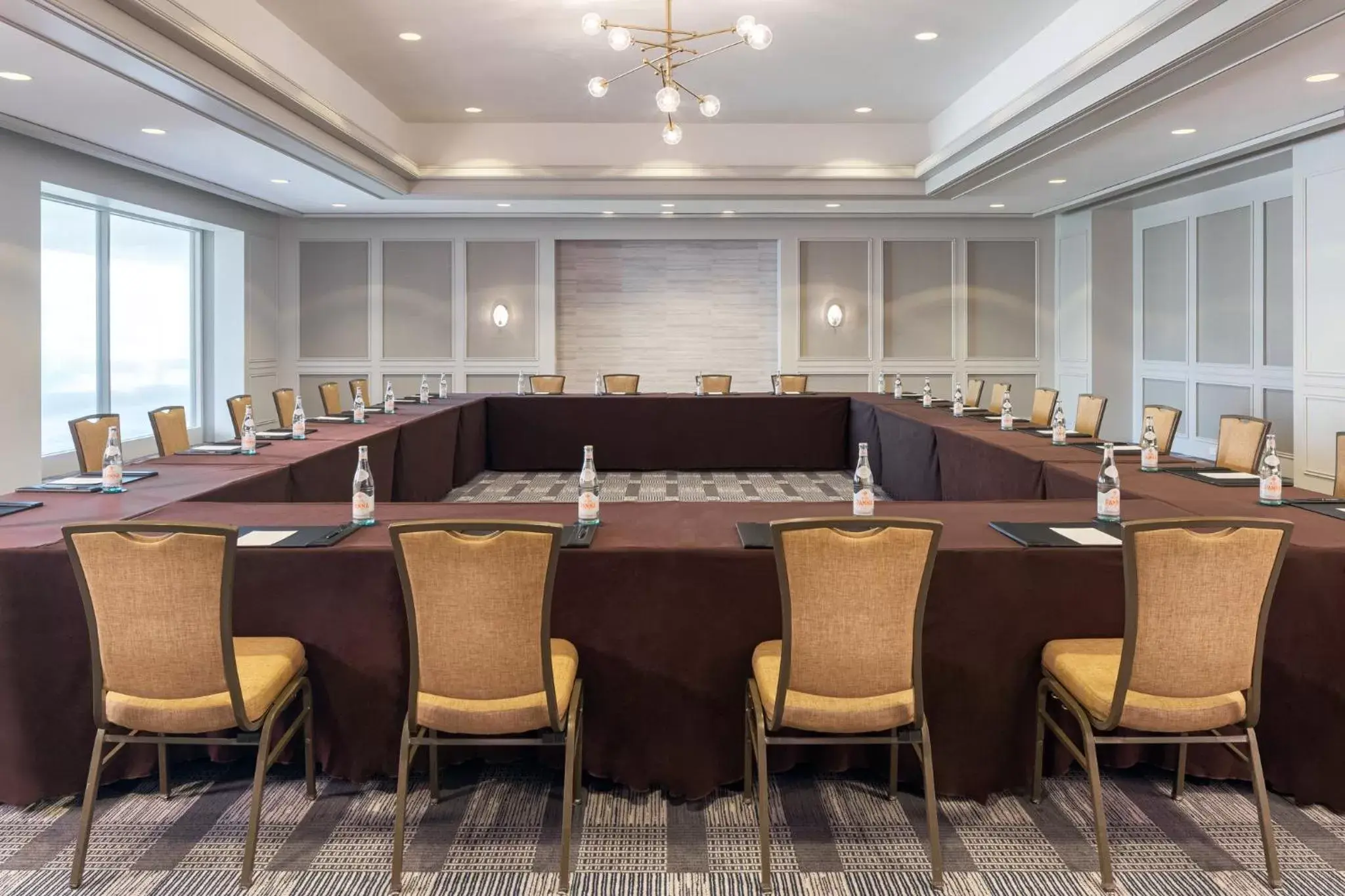 Meeting/conference room in Omni Las Colinas Hotel