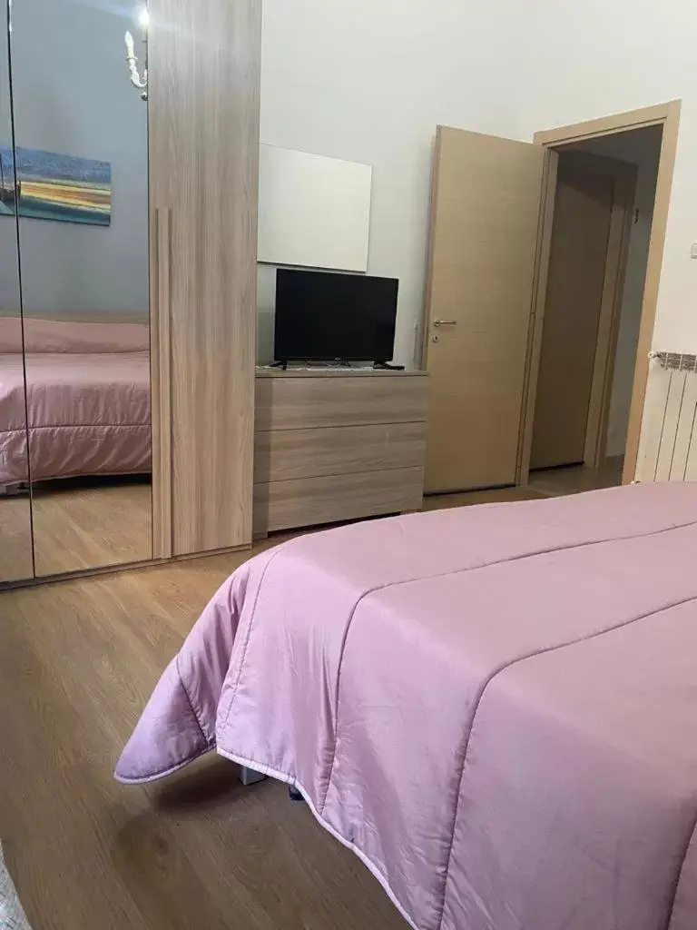 Triple Room with Private Bathroom in home josèphine