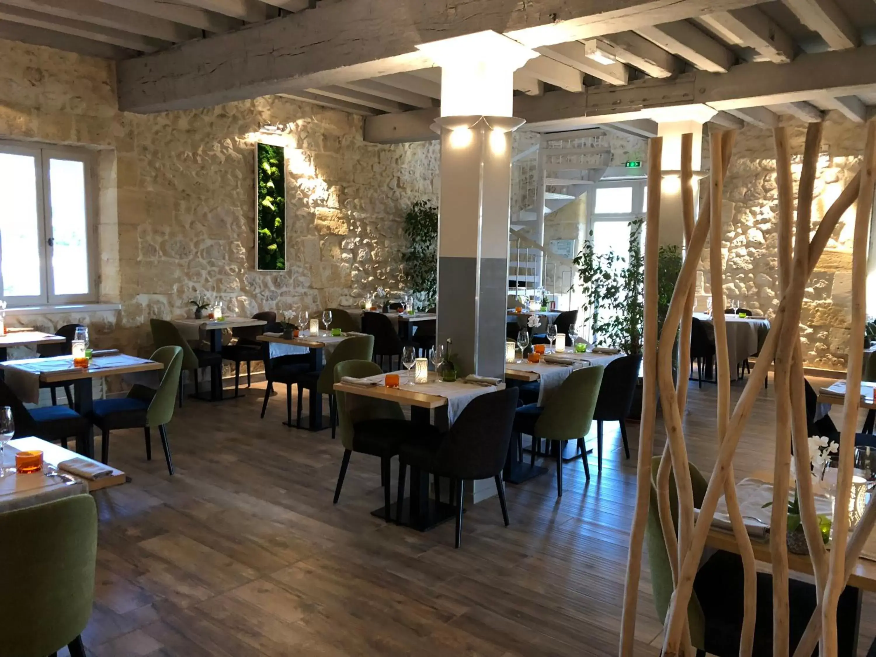 Restaurant/Places to Eat in Les Secrets Château Pey La Tour - Groupe LOGIS HOTELS