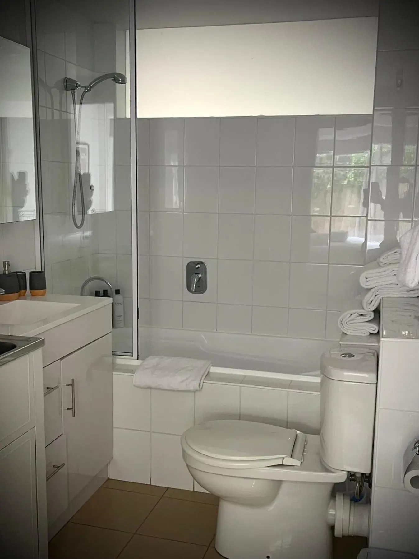 Bathroom in Captains Retreat Apartments and Cottages