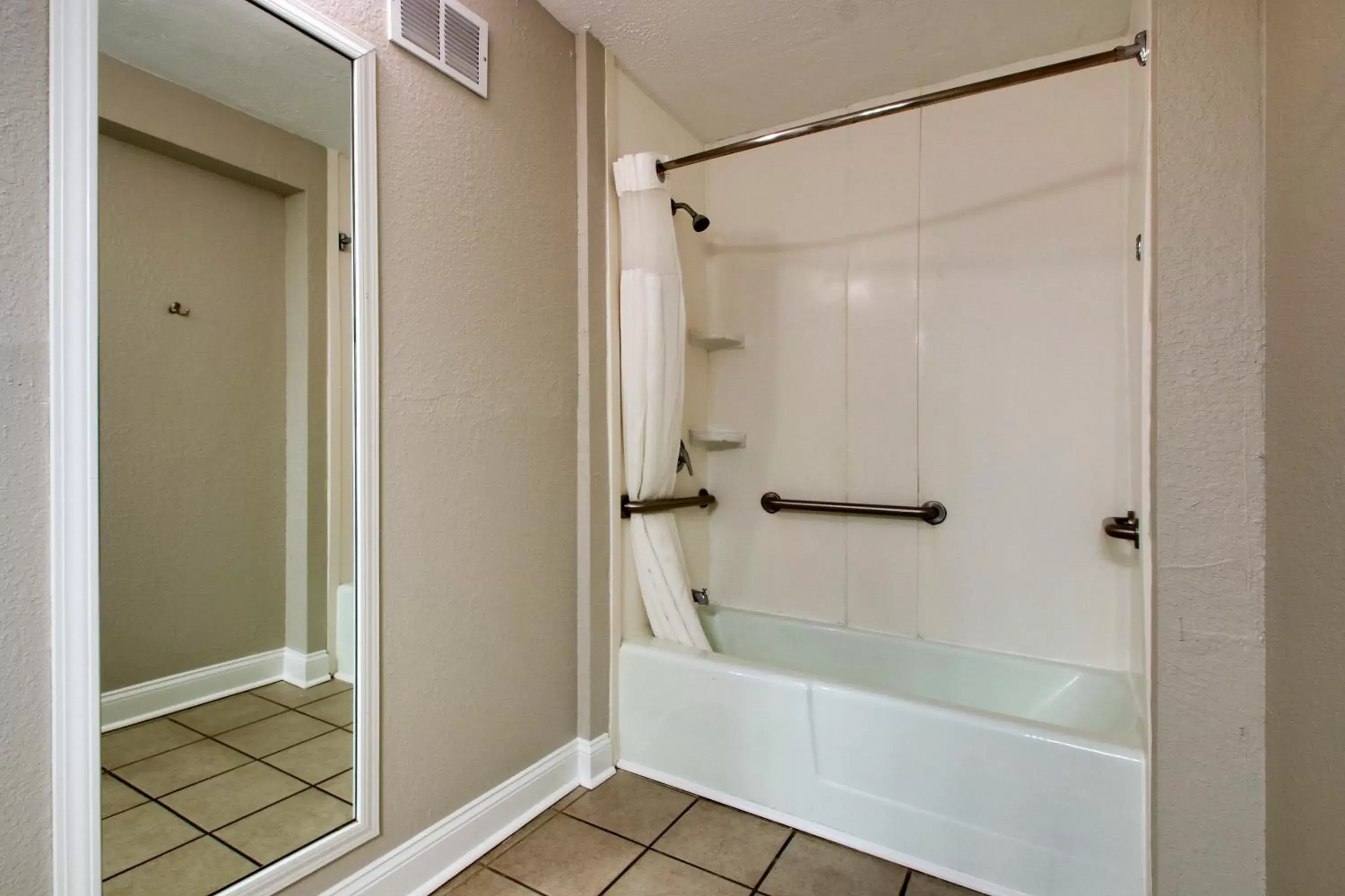 Bathroom in Islander Hotel & Resort