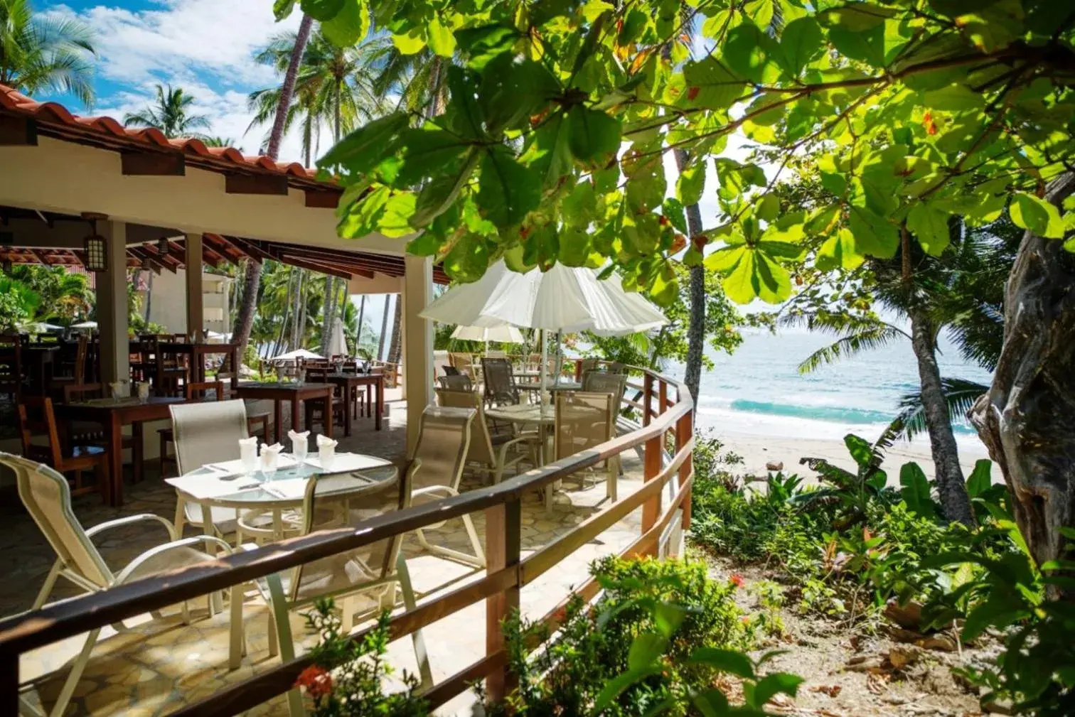 Restaurant/Places to Eat in Tango Mar Beachfront Boutique Hotel & Villas