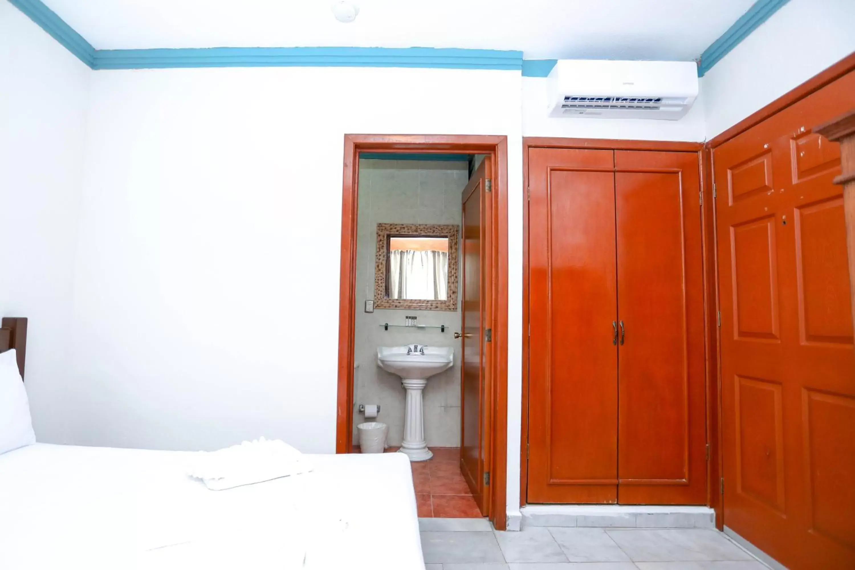 Bathroom, Bed in Hotel Avenida Cancun